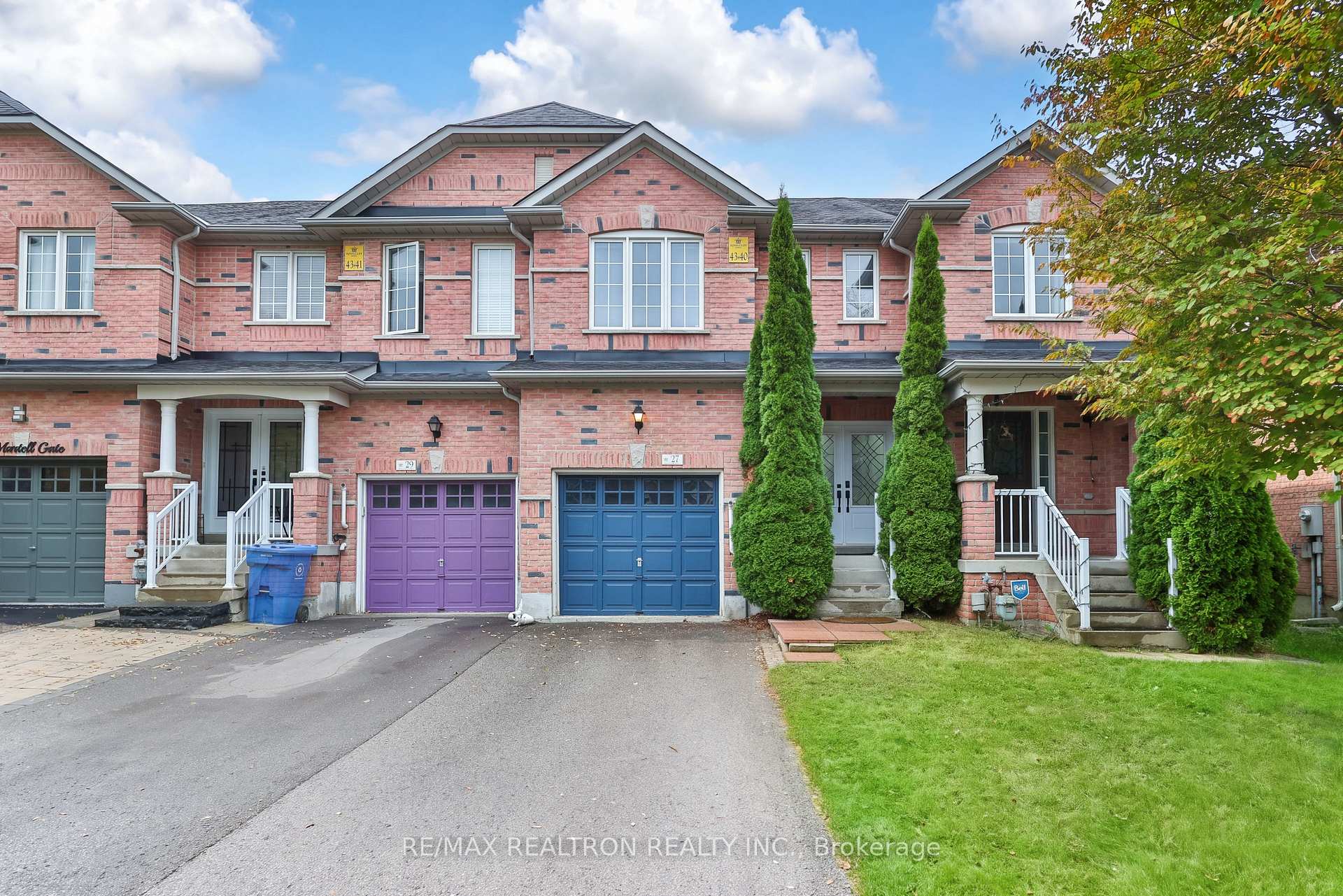 Photo 2 of 27 Martell Gate, Aurora, Bayview Northeast — HOMEH