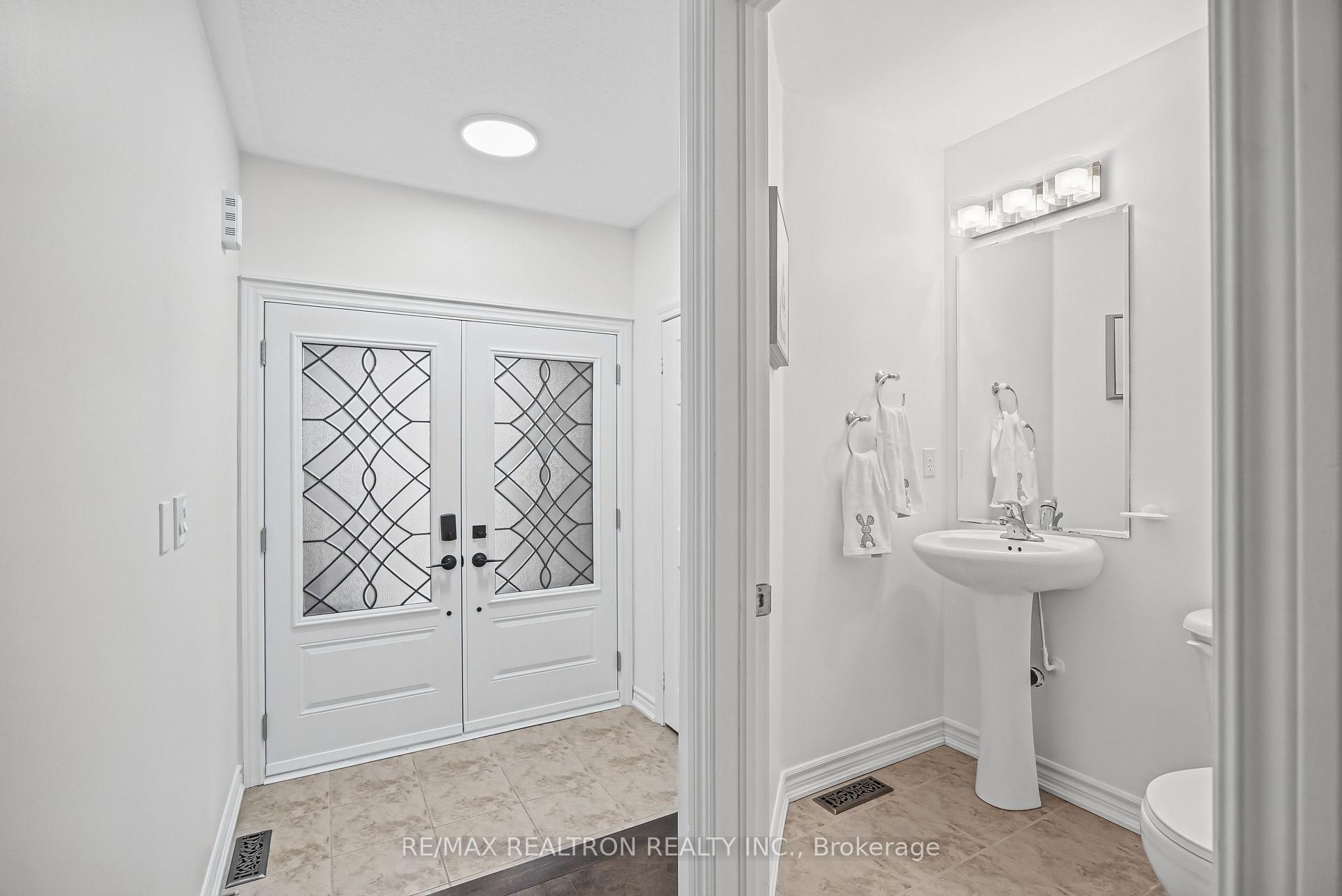 Photo 3 of 27 Martell Gate, Aurora, Bayview Northeast — HOMEH