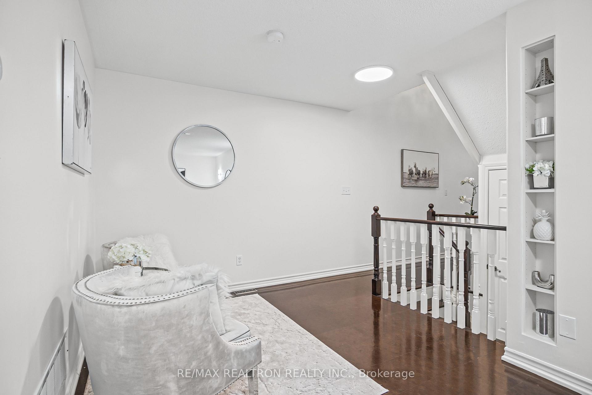 Photo 5 of 27 Martell Gate, Aurora, Bayview Northeast — HOMEH