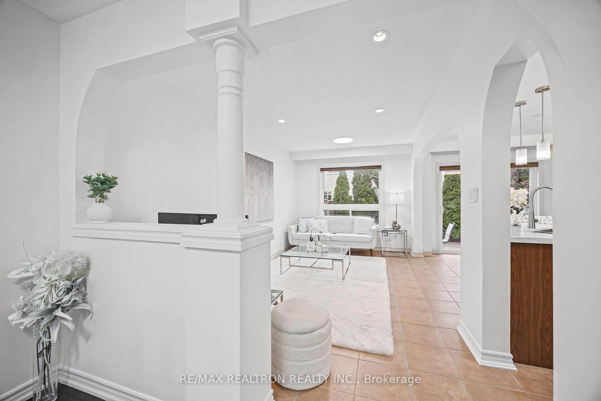 Photo 7 of 27 Martell Gate, Aurora, Bayview Northeast — HOMEH