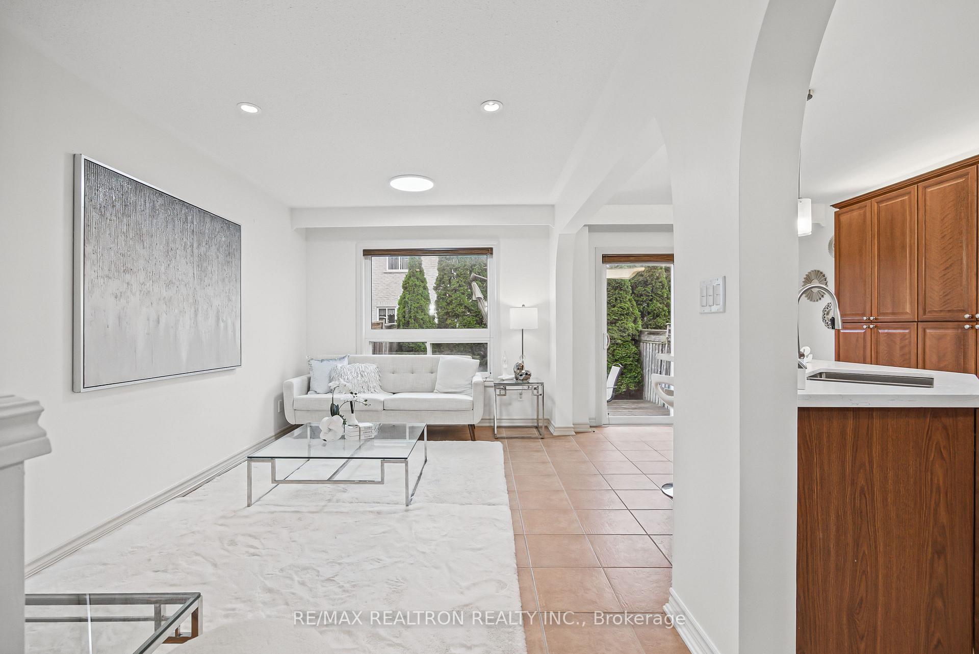 Photo 8 of 27 Martell Gate, Aurora, Bayview Northeast — HOMEH