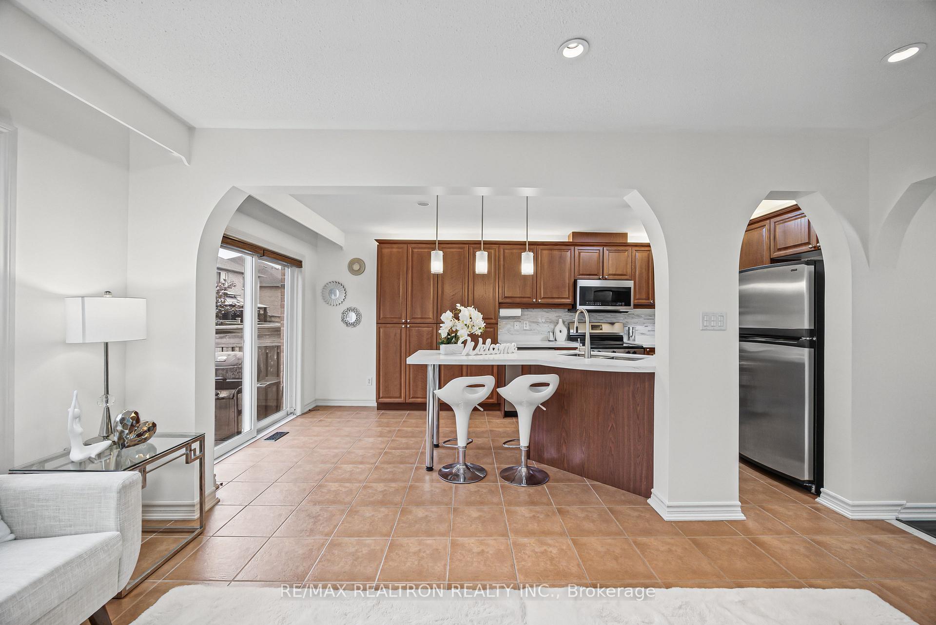 Photo 10 of 27 Martell Gate, Aurora, Bayview Northeast — HOMEH
