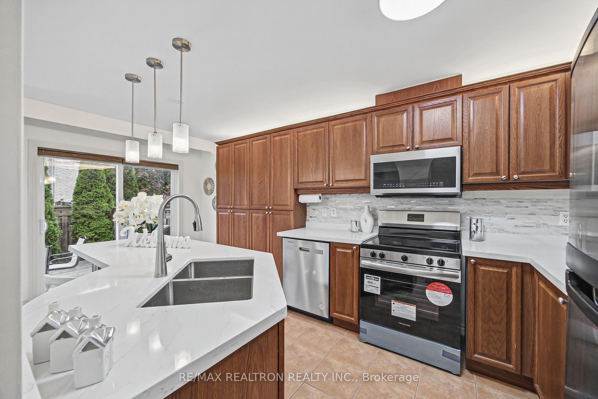 Photo 12 of 27 Martell Gate, Aurora, Bayview Northeast — HOMEH