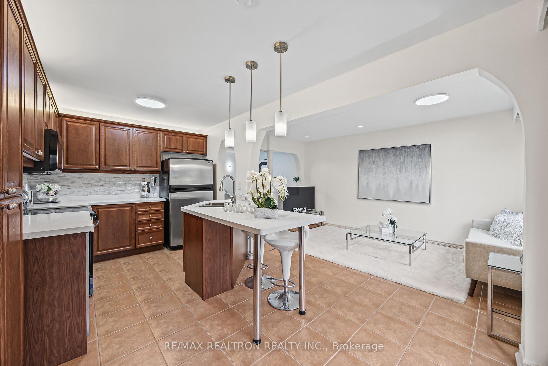 Photo 13 of 27 Martell Gate, Aurora, Bayview Northeast — HOMEH