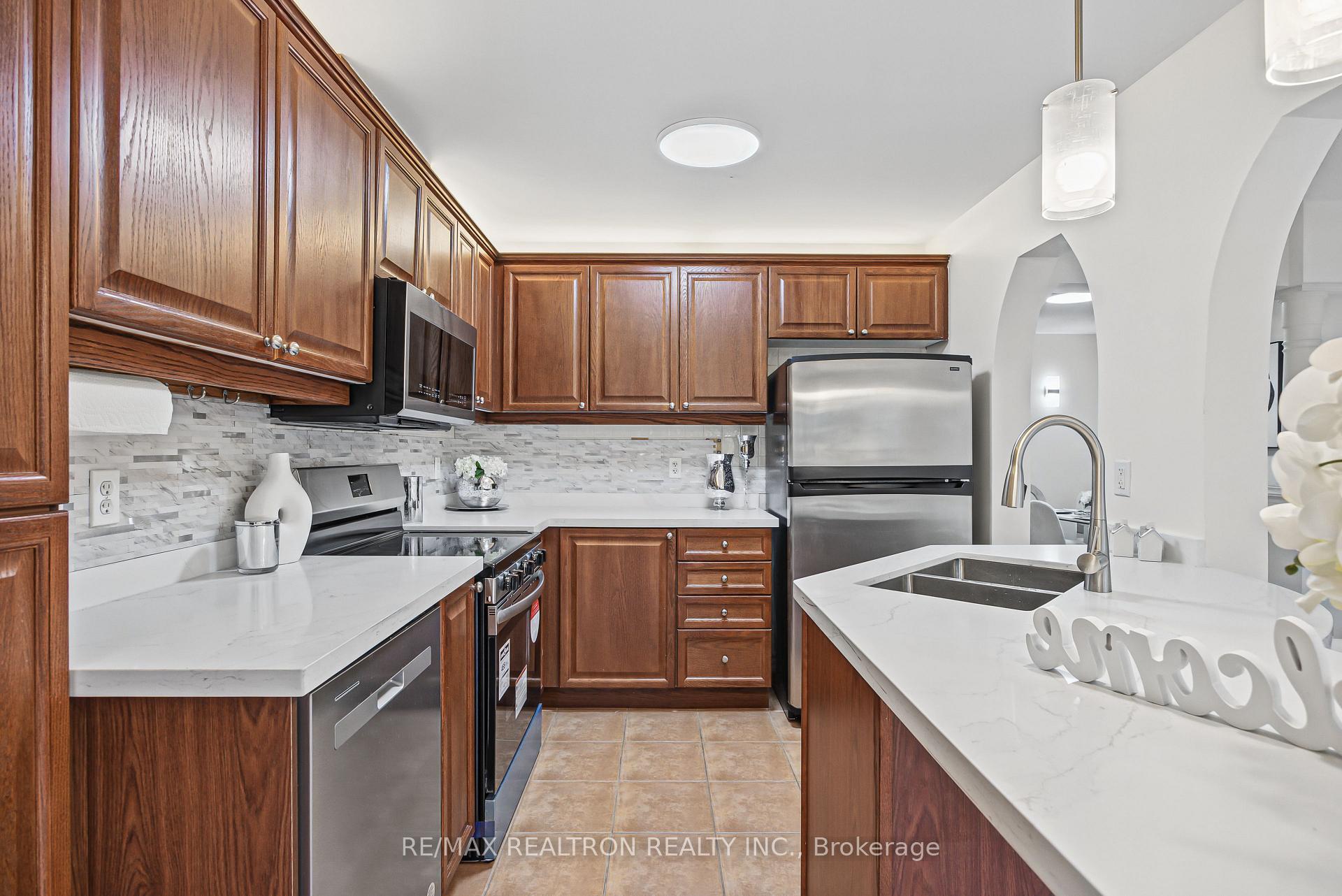 Photo 14 of 27 Martell Gate, Aurora, Bayview Northeast — HOMEH