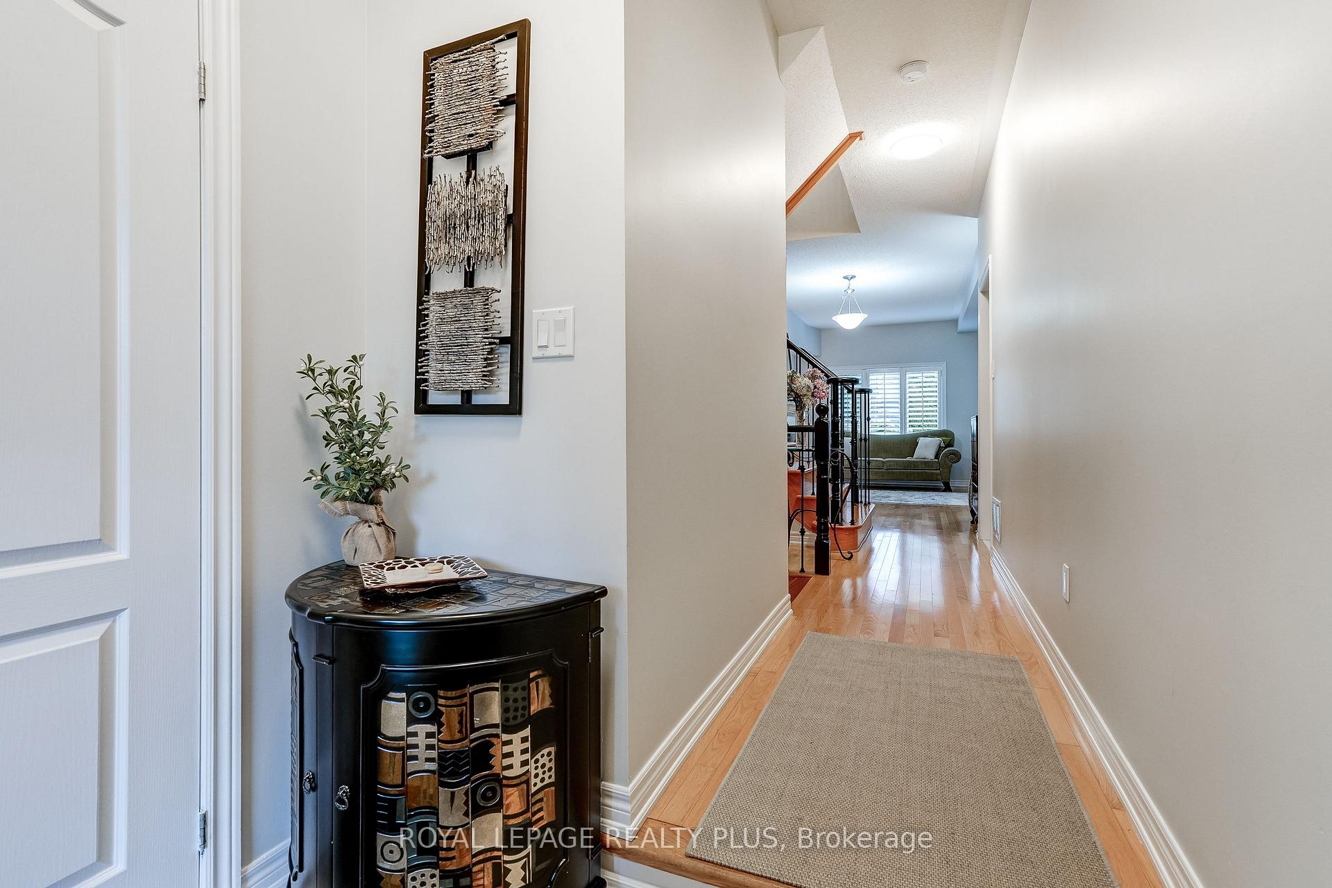 Photo 4 of 172 Lauderdale Drive, Vaughan, Patterson — HOMEH