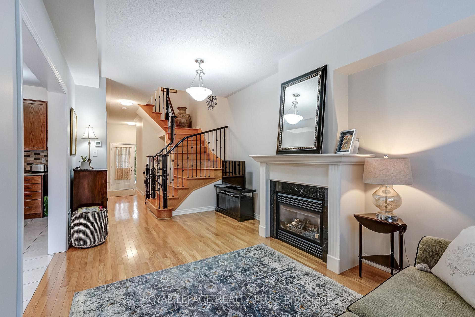 Photo 5 of 172 Lauderdale Drive, Vaughan, Patterson — HOMEH