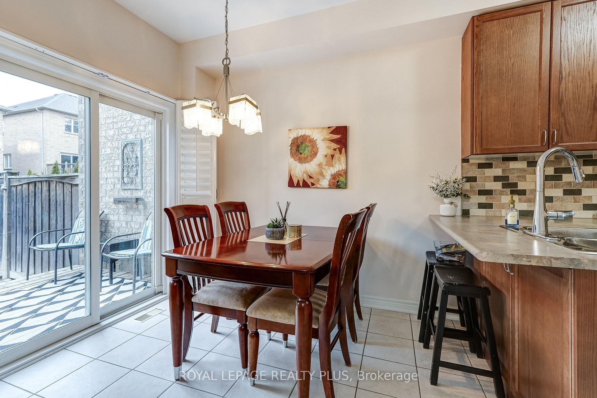 Photo 8 of 172 Lauderdale Drive, Vaughan, Patterson — HOMEH