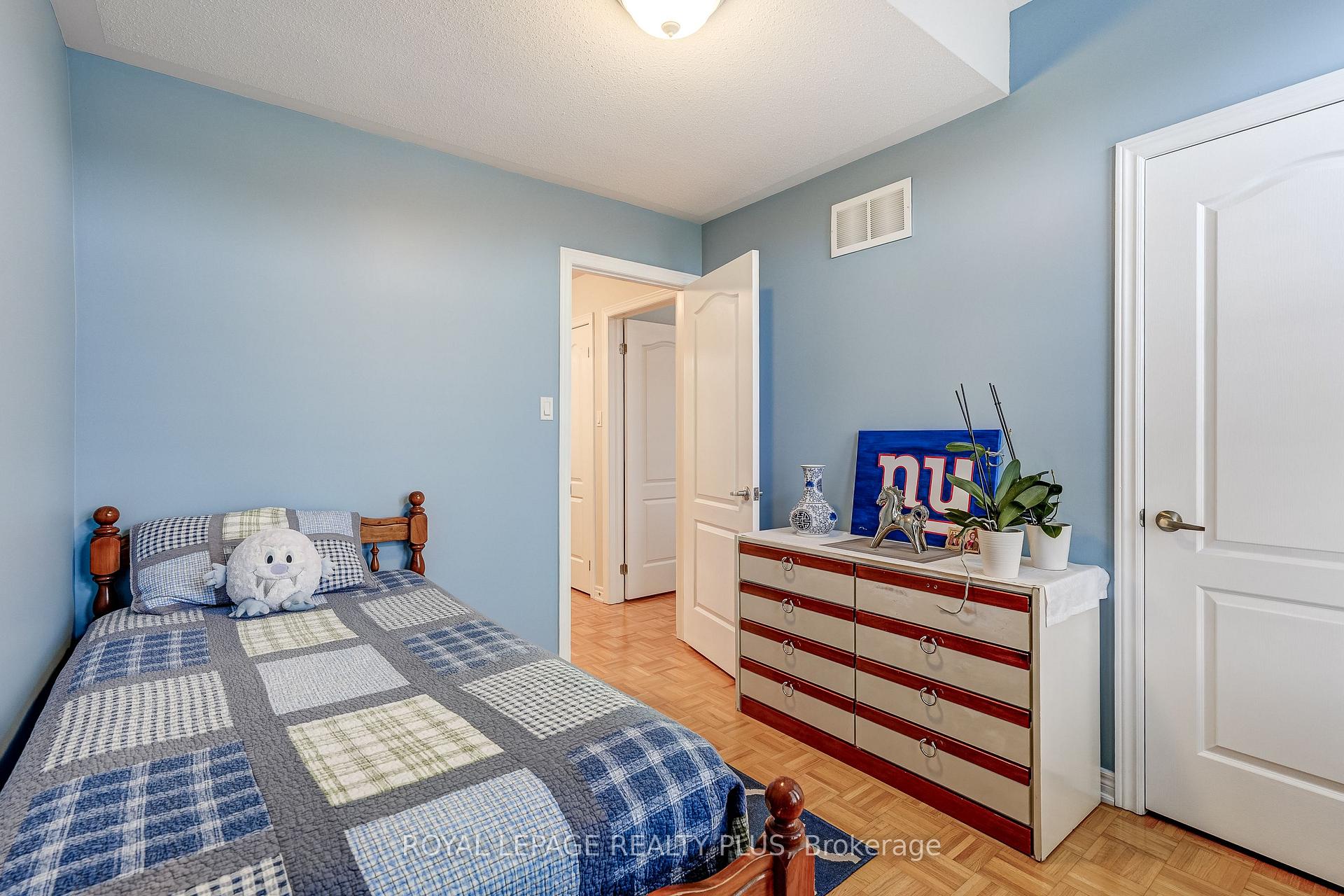 Photo 12 of 172 Lauderdale Drive, Vaughan, Patterson — HOMEH