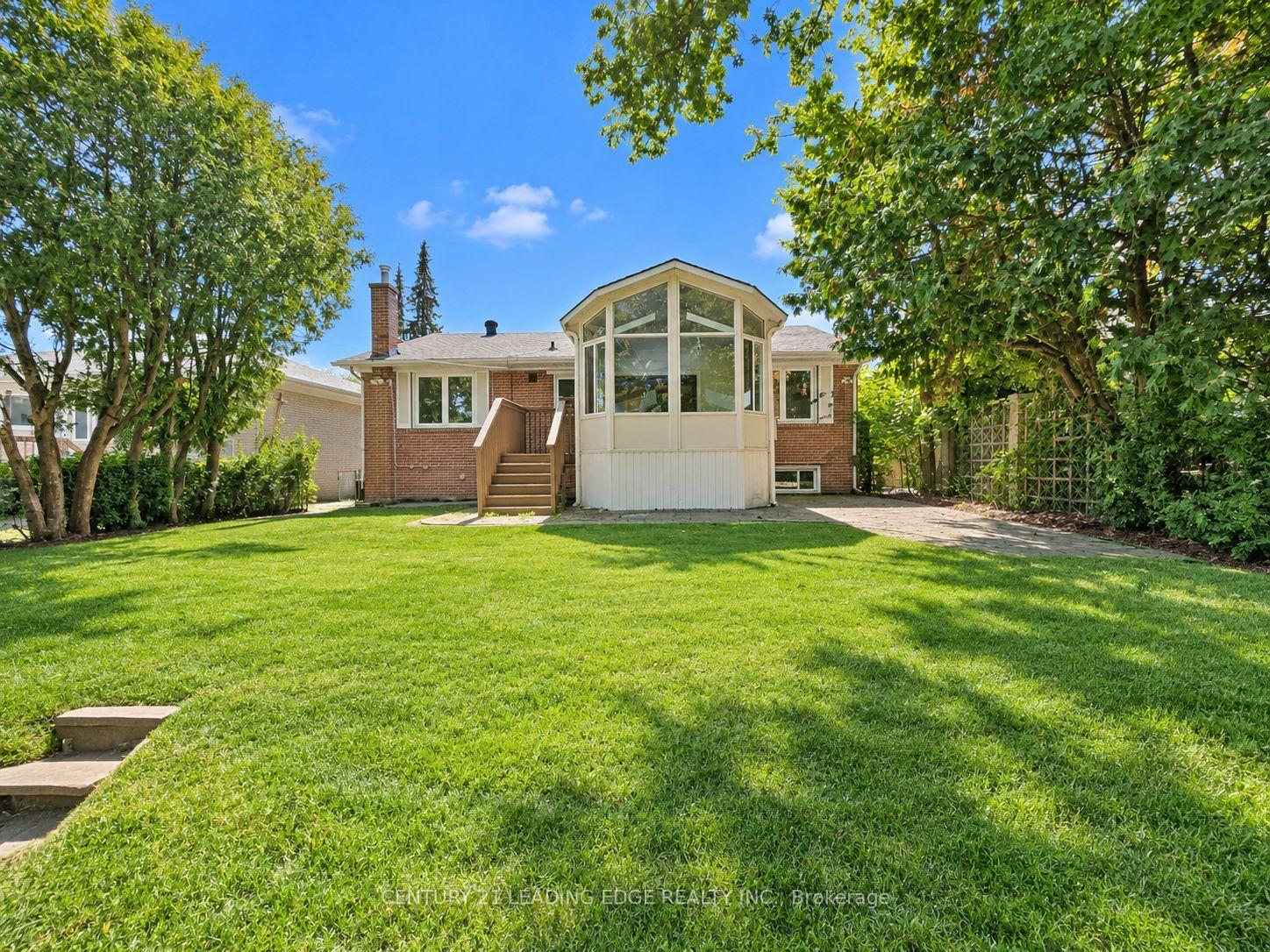 Photo 2 of 39 Sumner Heights Drive, North York, Bayview Village — HOMEH