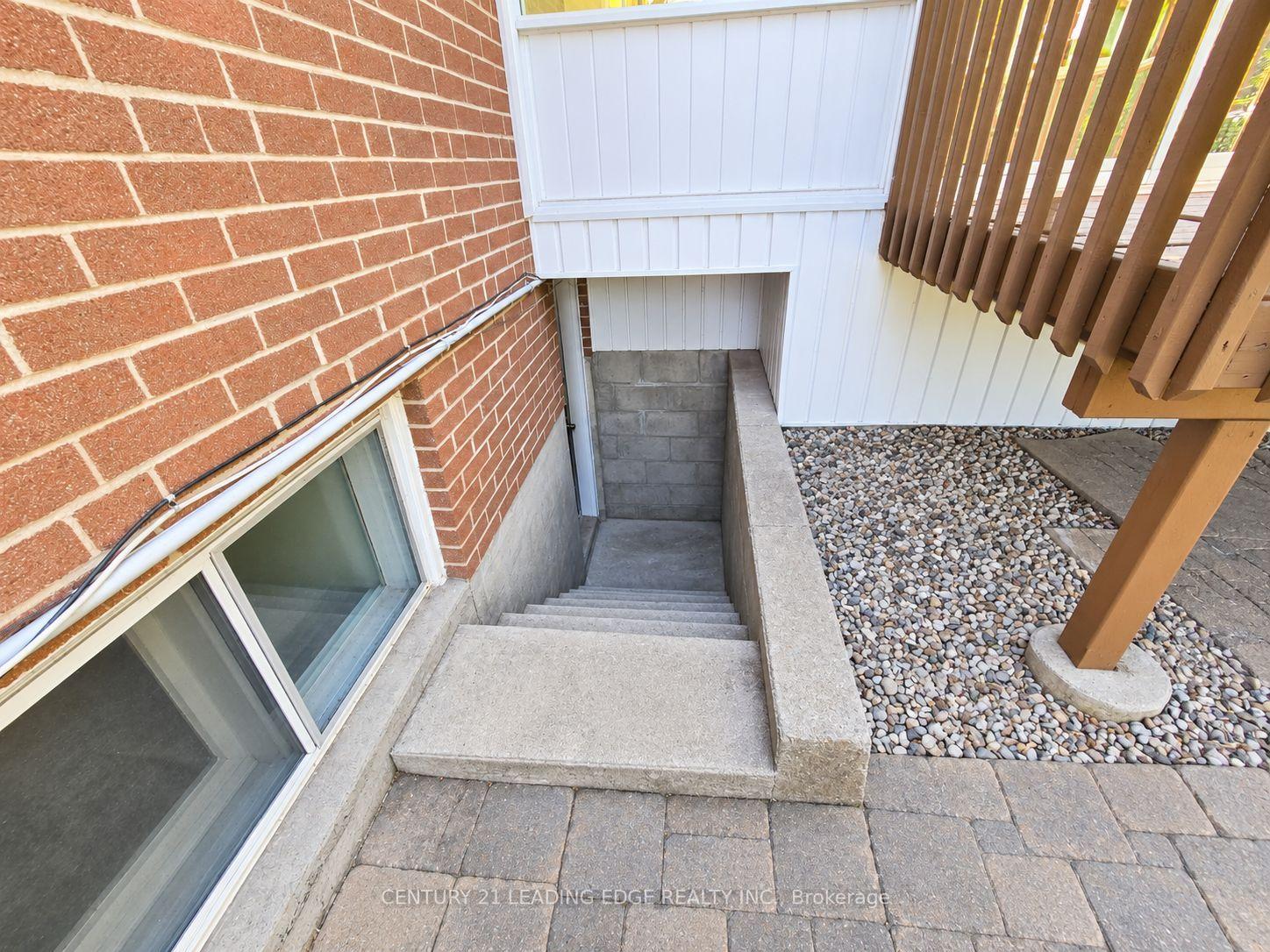 Photo 3 of 39 Sumner Heights Drive, North York, Bayview Village — HOMEH