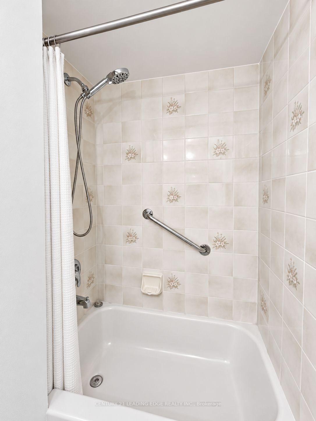 Photo 27 of 39 Sumner Heights Drive, North York, Bayview Village — HOMEH