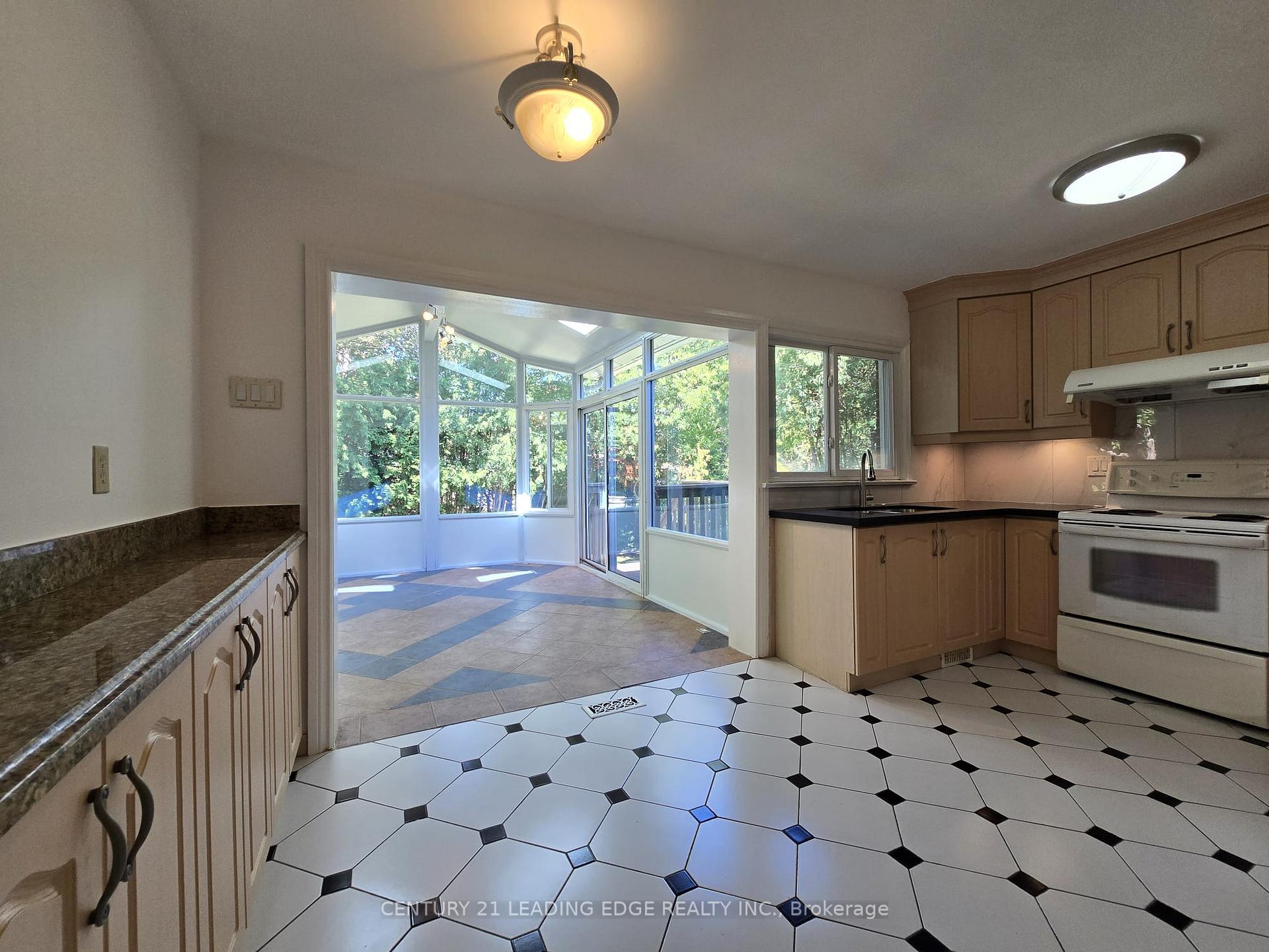 Photo 32 of 39 Sumner Heights Drive, North York, Bayview Village — HOMEH