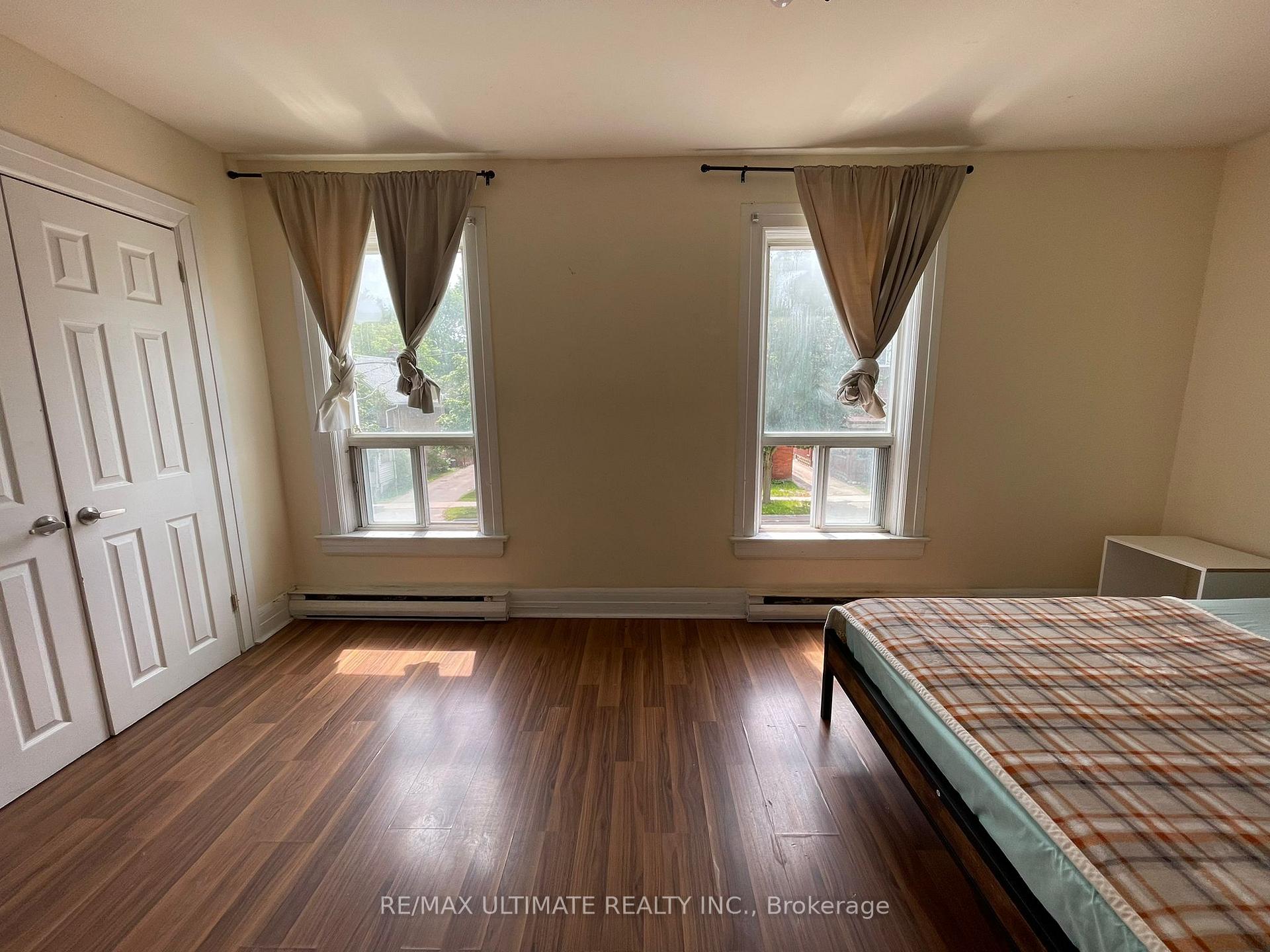 Photo 42 of 128 Elgin Street E, Oshawa, O'Neill — HOMEH