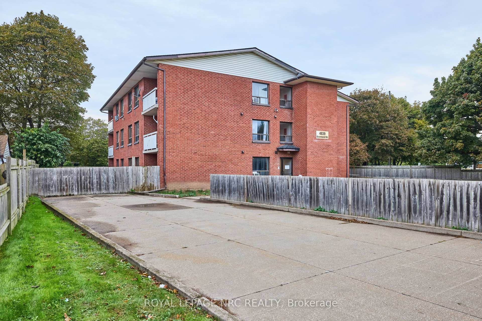 Photo of Unit 11, 4839 Drummond Road