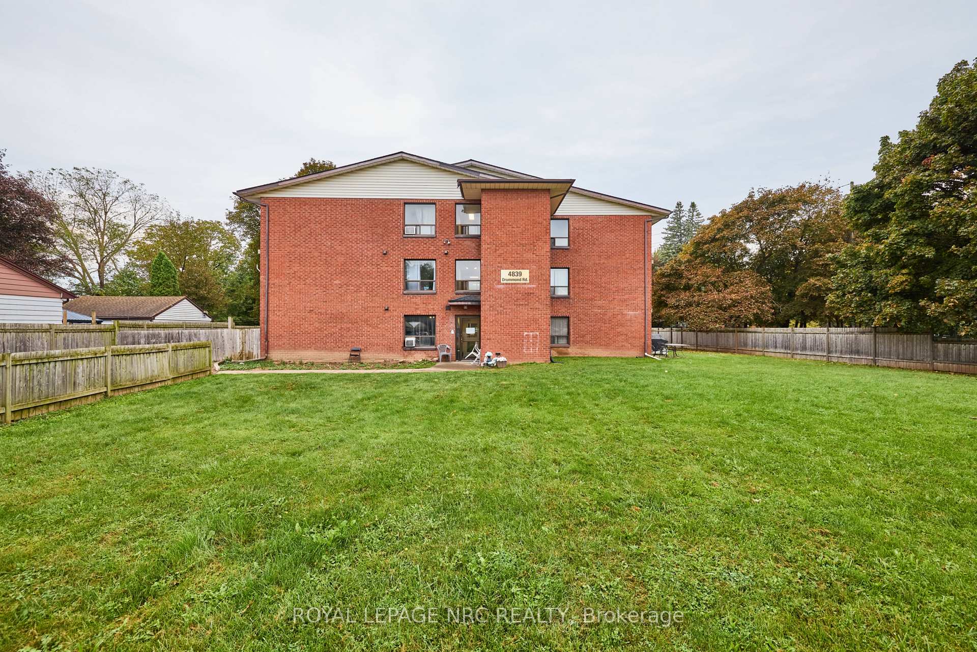 Photo 3 of Unit 11, 4839 Drummond Road, Niagara Falls, Morrison — HOMEH