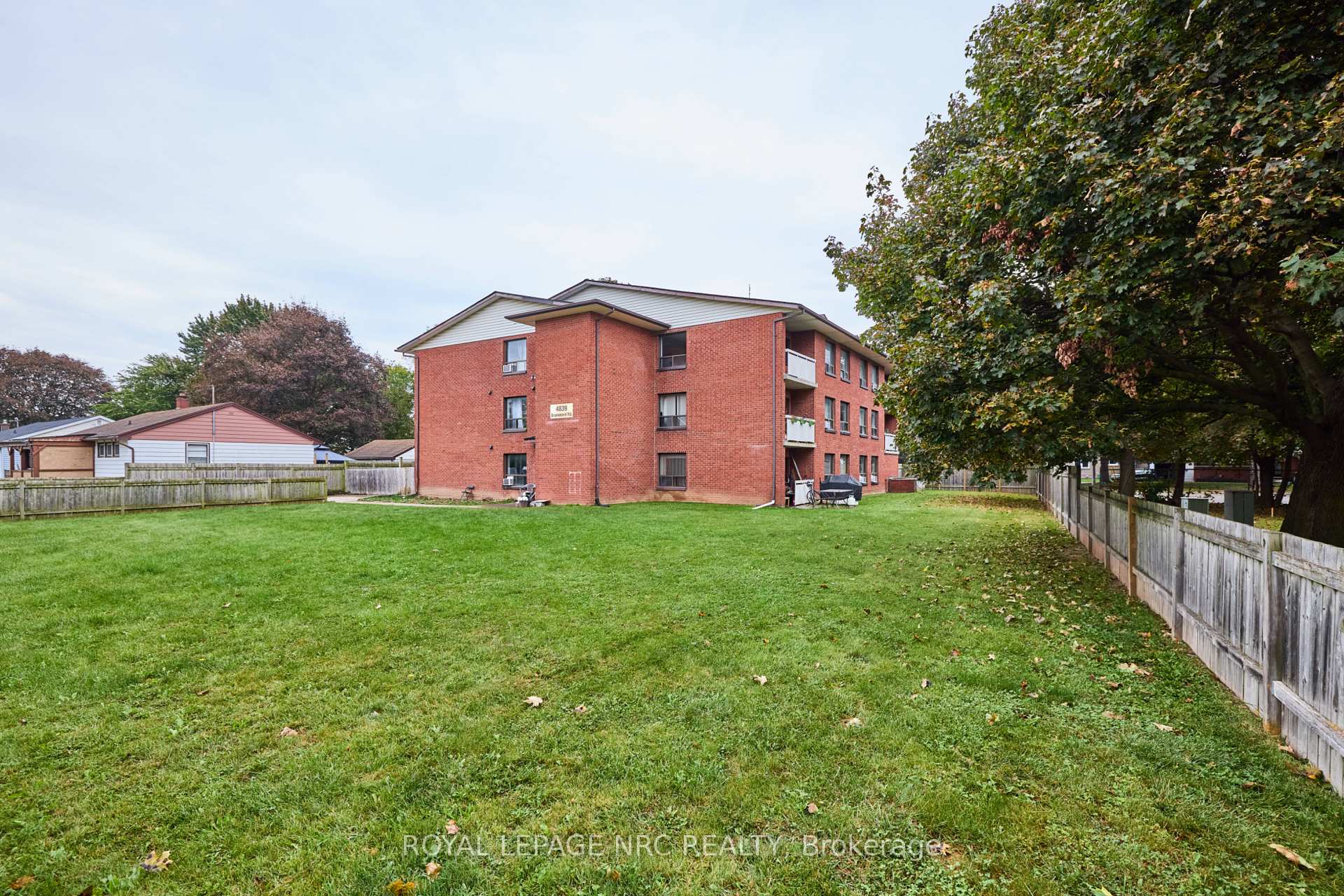 Photo 4 of Unit 11, 4839 Drummond Road, Niagara Falls, Morrison — HOMEH