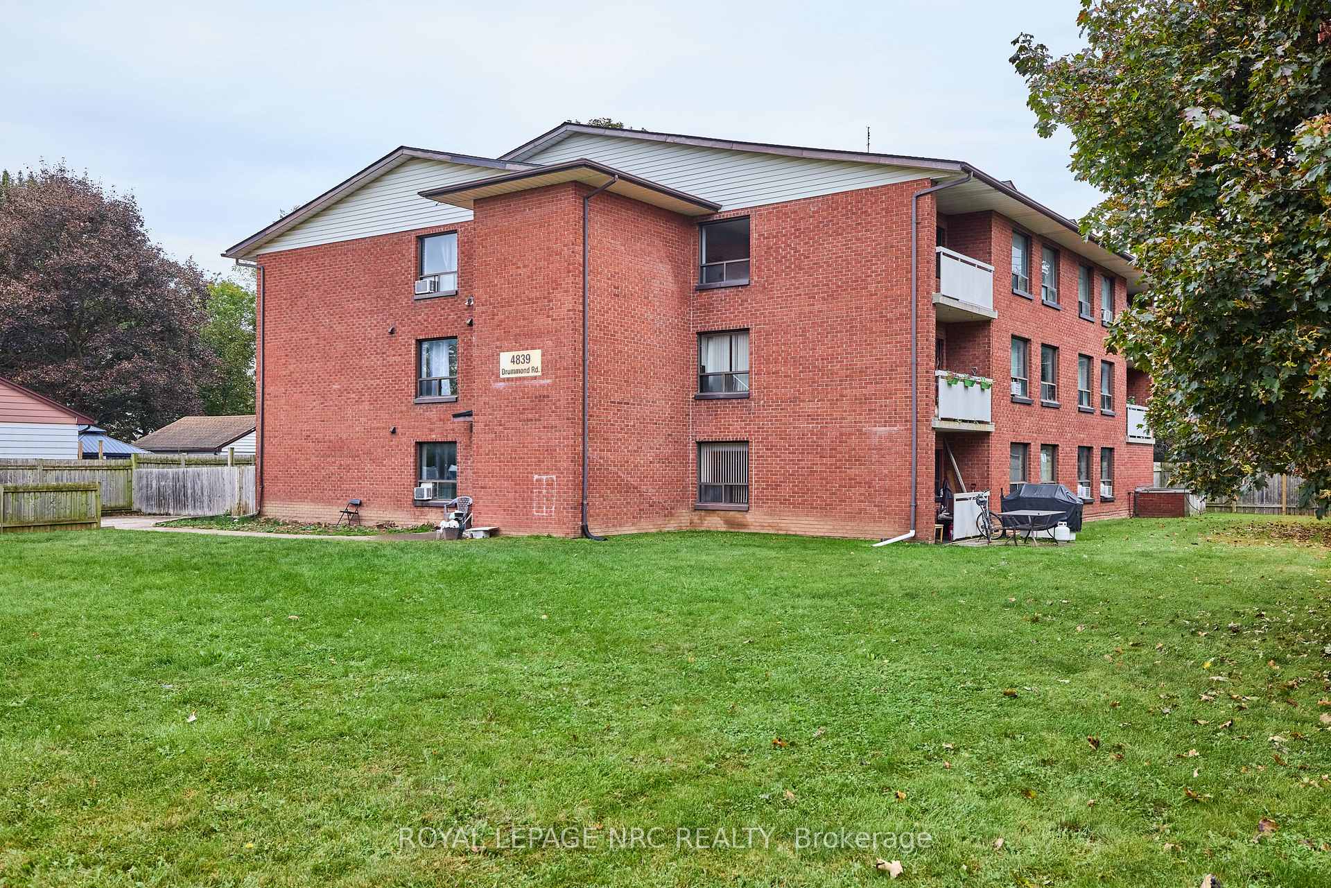 Photo 5 of Unit 11, 4839 Drummond Road, Niagara Falls, Morrison — HOMEH