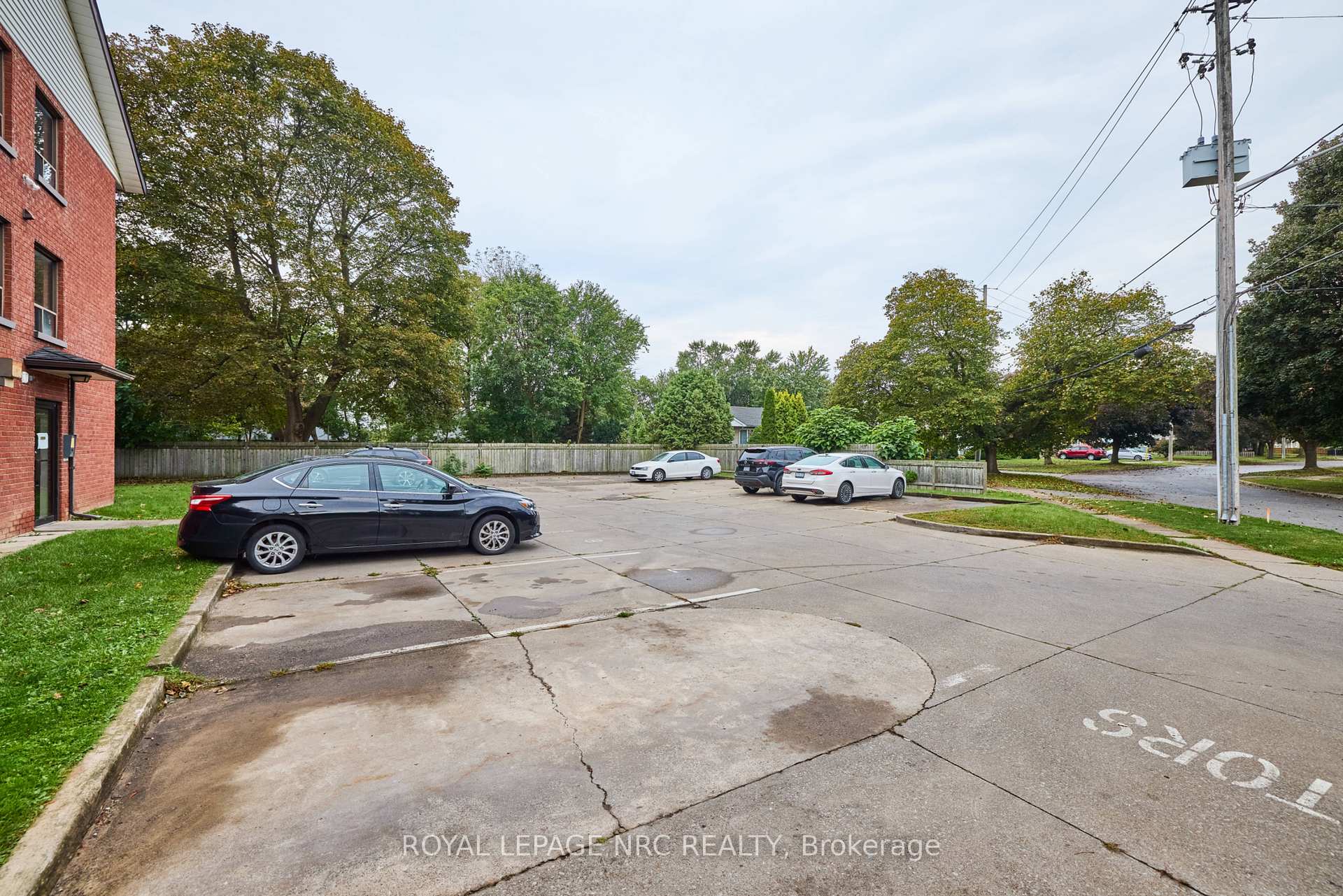 Photo 6 of Unit 11, 4839 Drummond Road, Niagara Falls, Morrison — HOMEH