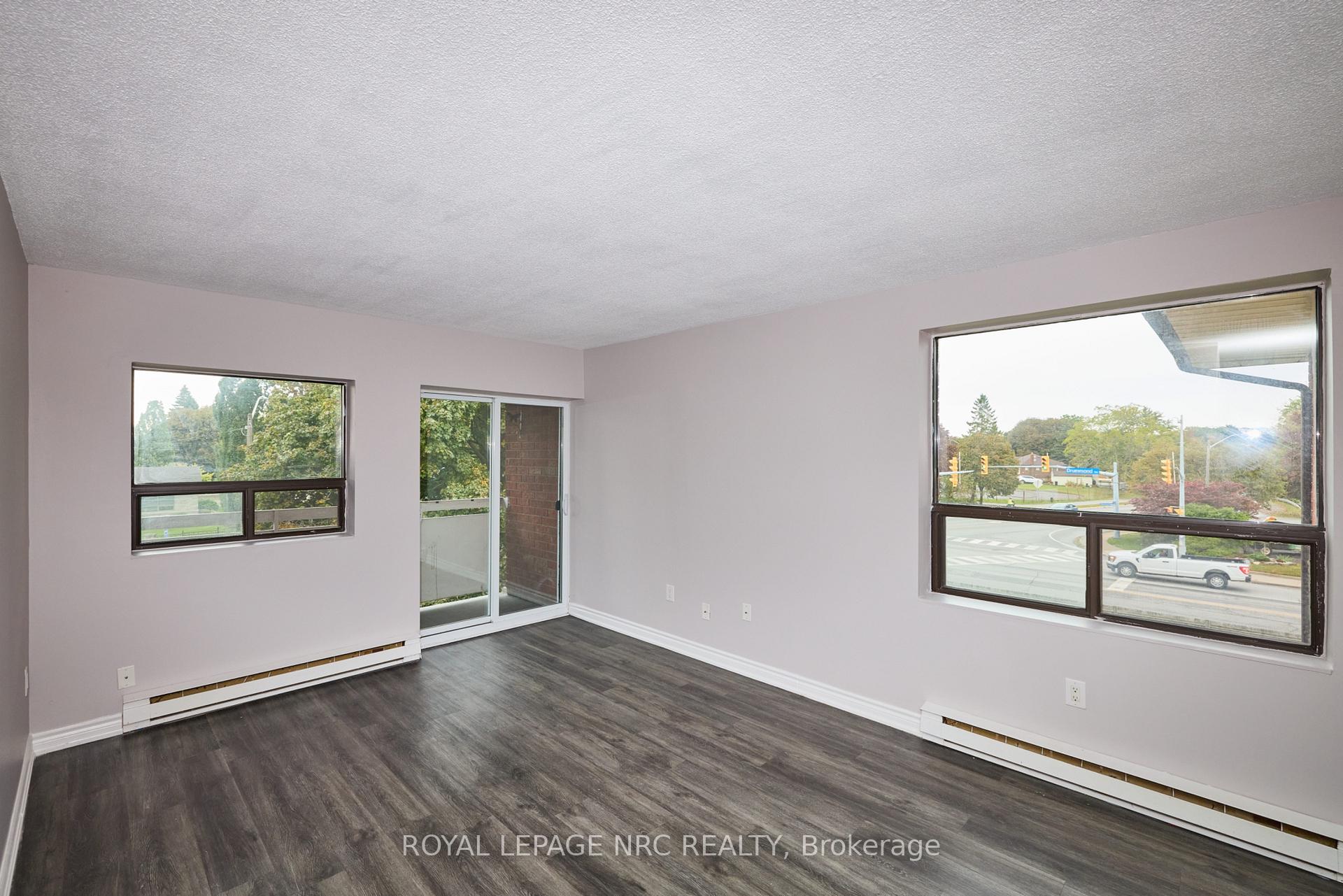Photo 8 of Unit 11, 4839 Drummond Road, Niagara Falls, Morrison — HOMEH