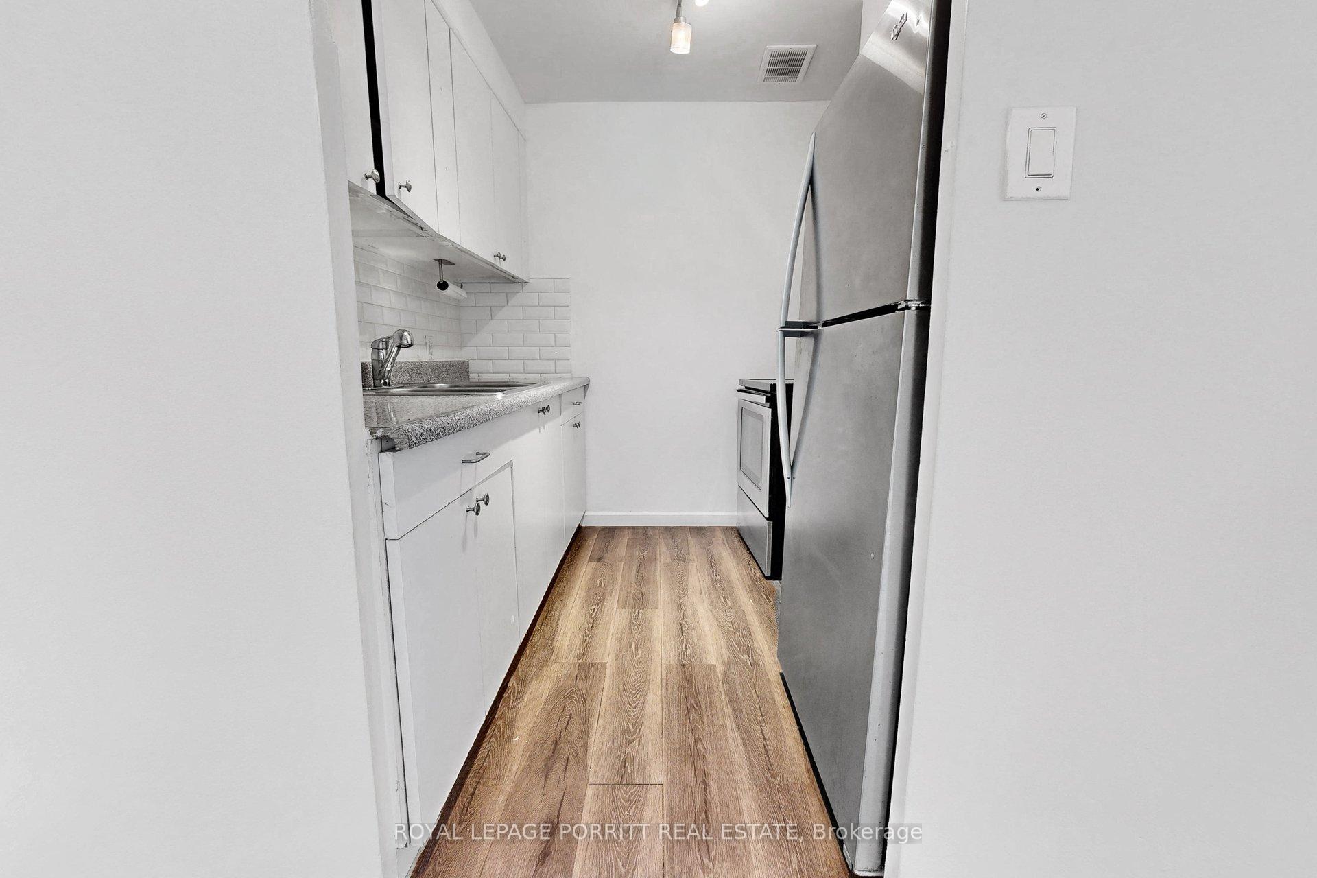 Photo 3 of Unit 39, 2 Superior Avenue, Etobicoke, Mimico — HOMEH