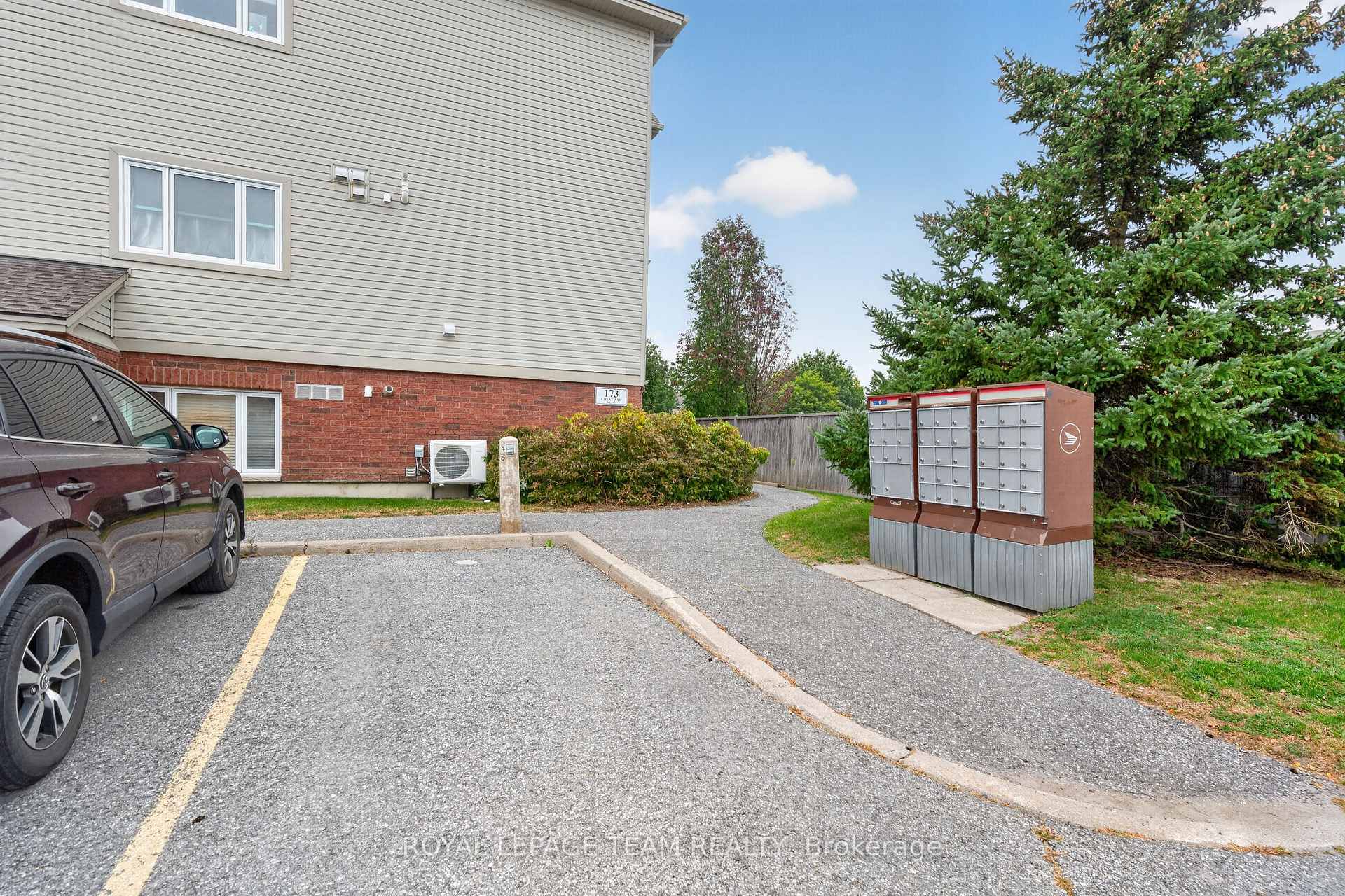 Photo 3 of 173-C Crestway Drive, Ottawa, Barrhaven East — HOMEH