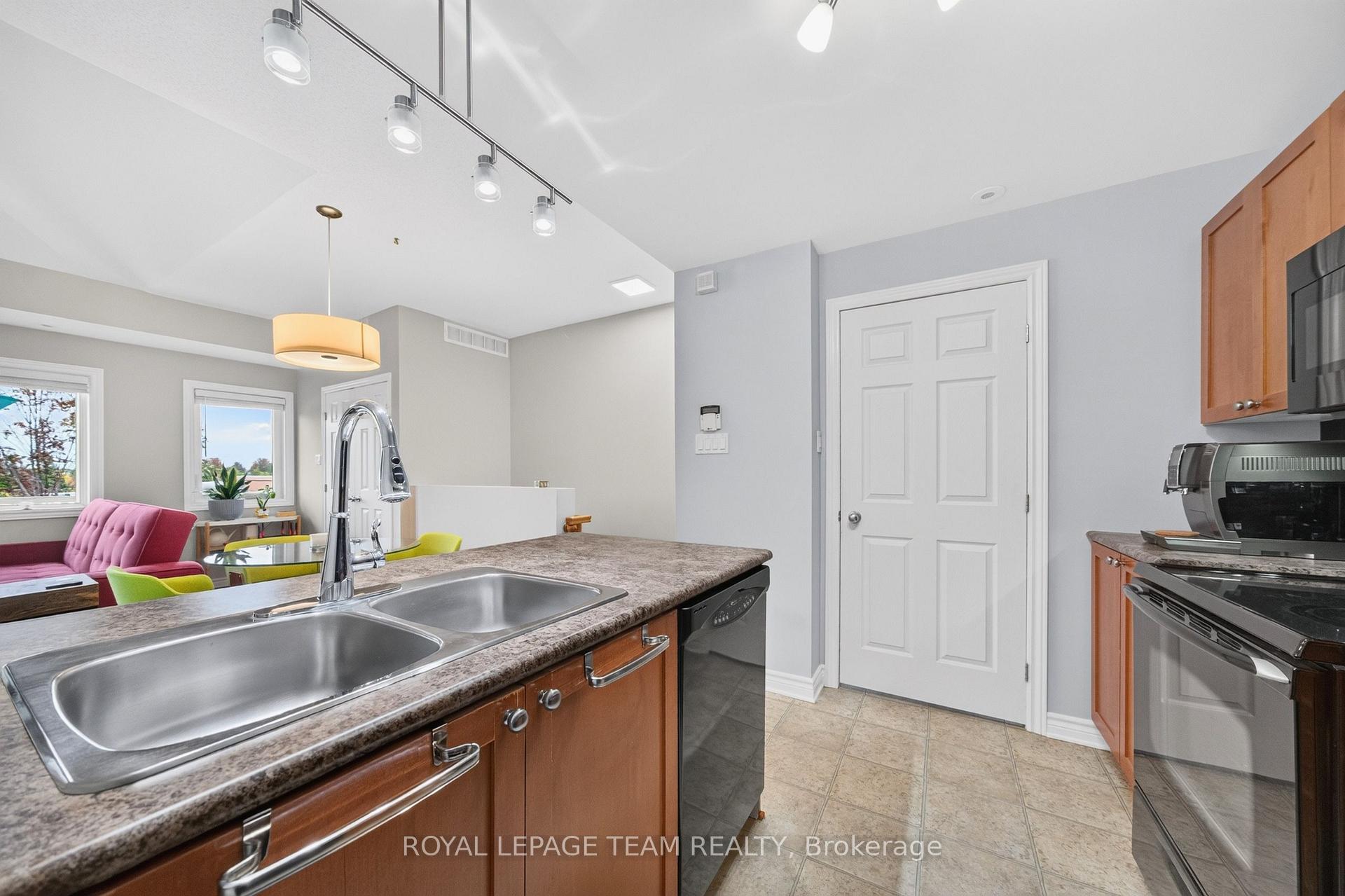 Photo 24 of 173-C Crestway Drive, Ottawa, Barrhaven East — HOMEH