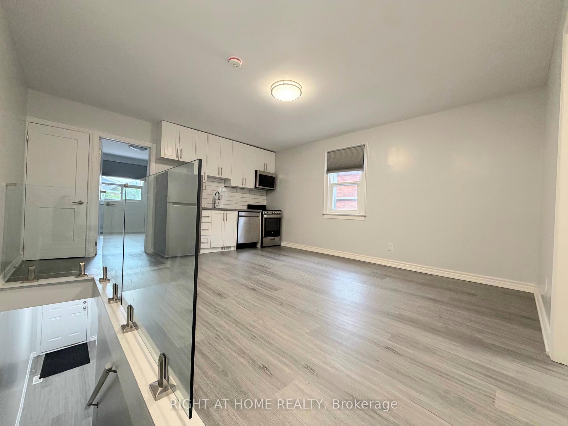 Photo 4 of Unit Upper, 408 Strathmore Boulevard, Toronto, Danforth — HOMEH