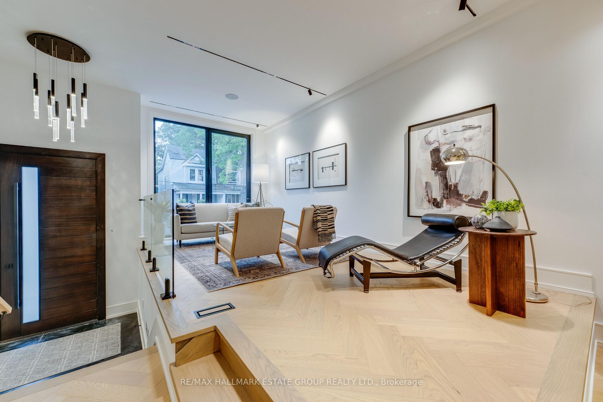 Photo 3 of 10 Wheeler Avenue, Toronto, The Beaches — HOMEH
