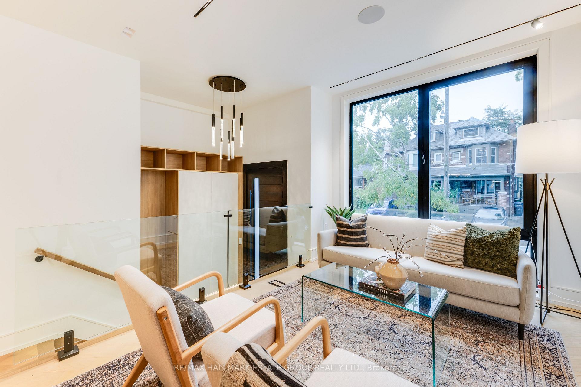 Photo 5 of 10 Wheeler Avenue, Toronto, The Beaches — HOMEH