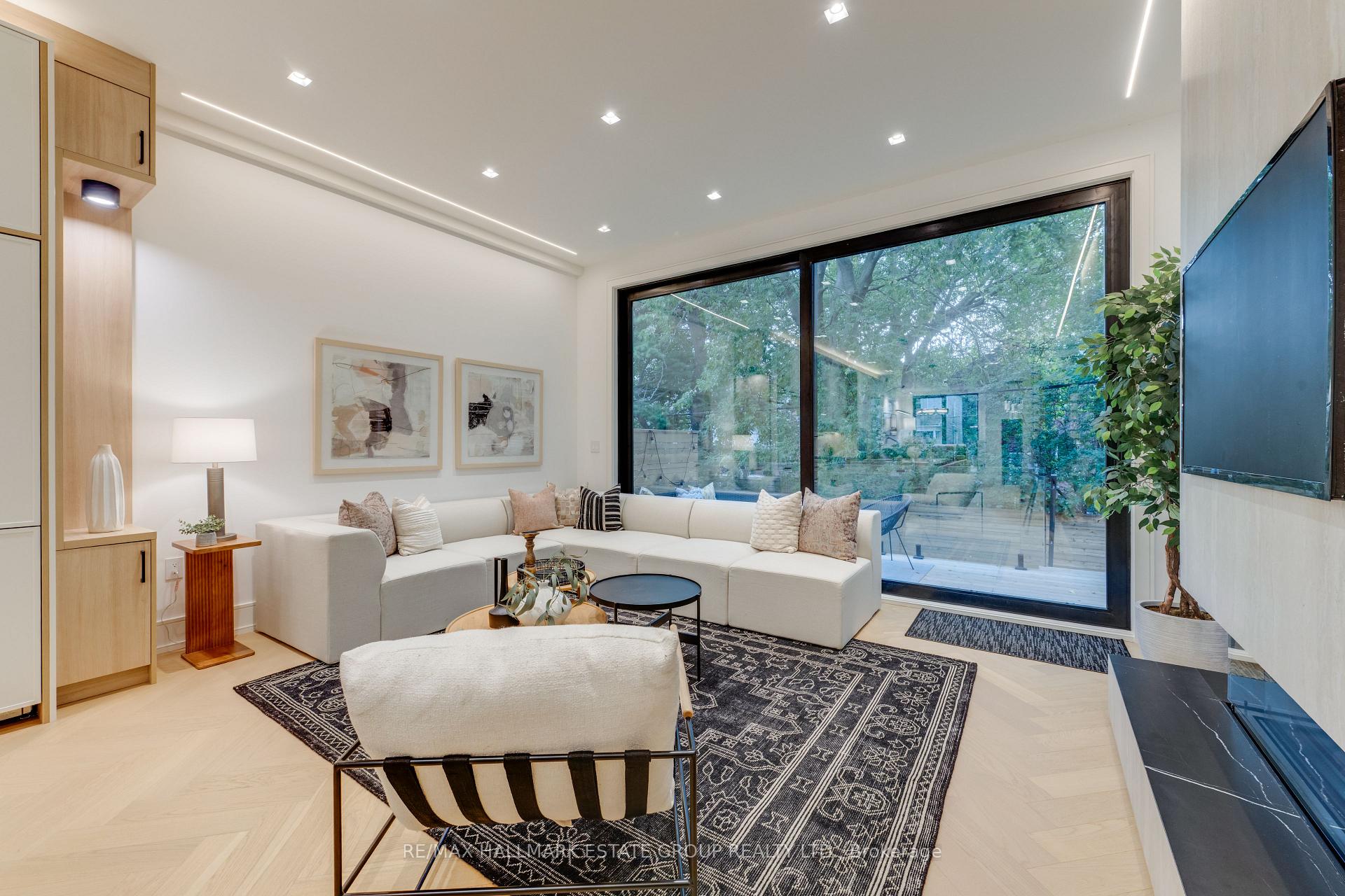 Photo 15 of 10 Wheeler Avenue, Toronto, The Beaches — HOMEH
