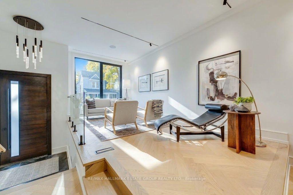 Photo 4 of 10 Wheeler Avenue, Toronto, The Beaches — HOMEH