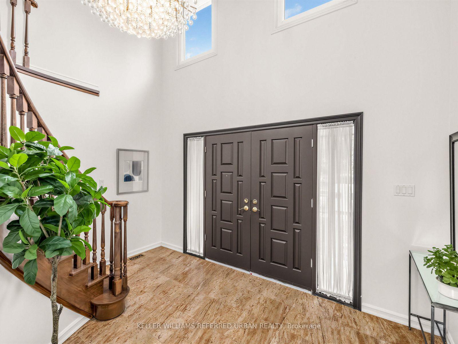 Photo 3 of 9 Tigerlily Court, North York, Newtonbrook West — HOMEH