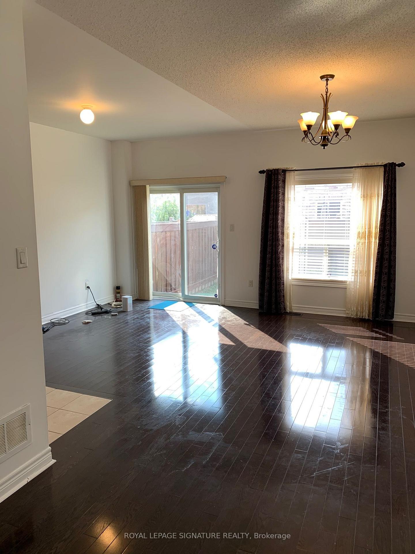 Photo 4 of 249 Comiskey Crescent, Mississauga, Meadowvale Village — HOMEH