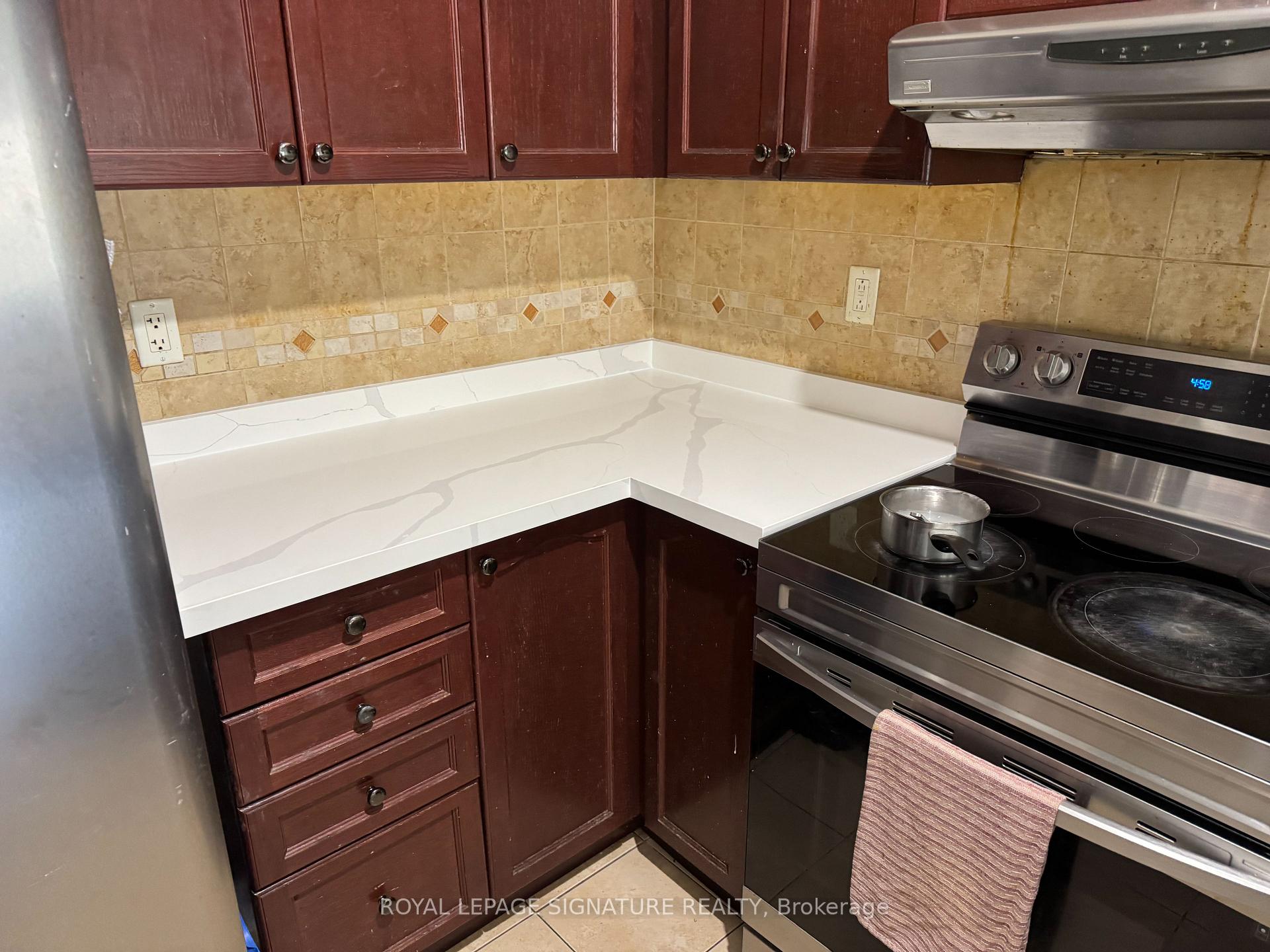 Photo 5 of 249 Comiskey Crescent, Mississauga, Meadowvale Village — HOMEH
