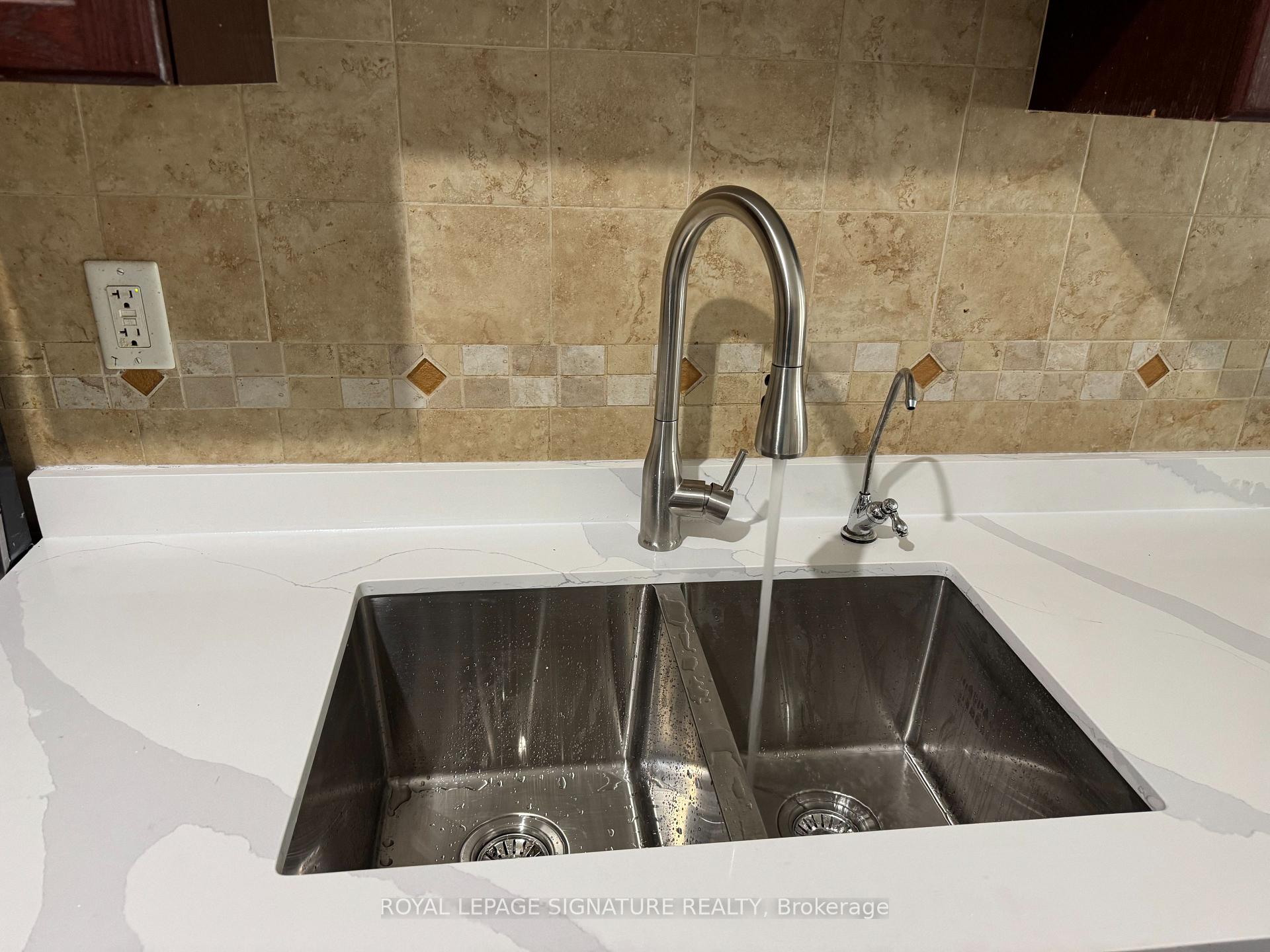 Photo 6 of 249 Comiskey Crescent, Mississauga, Meadowvale Village — HOMEH
