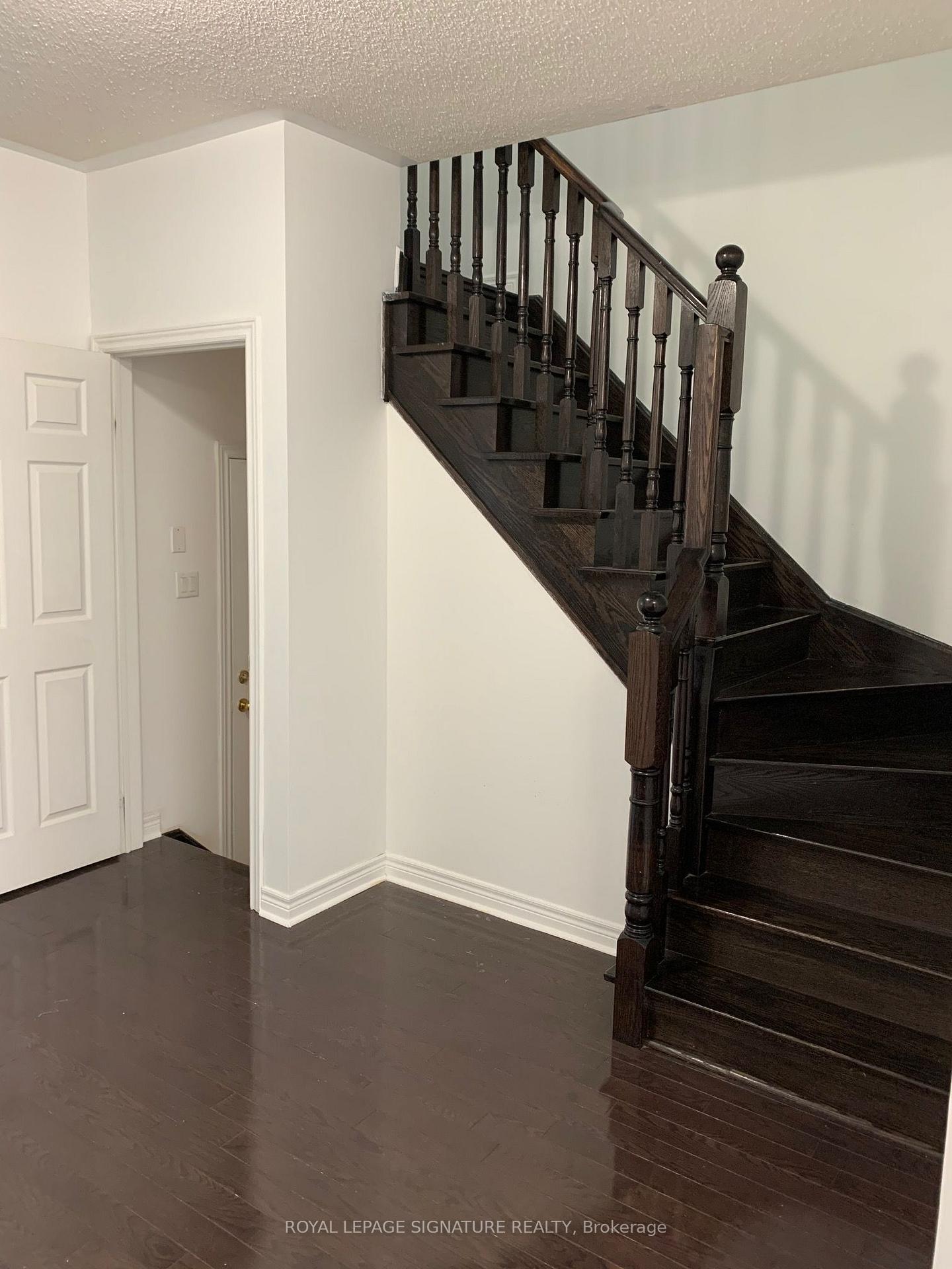 Photo 7 of 249 Comiskey Crescent, Mississauga, Meadowvale Village — HOMEH