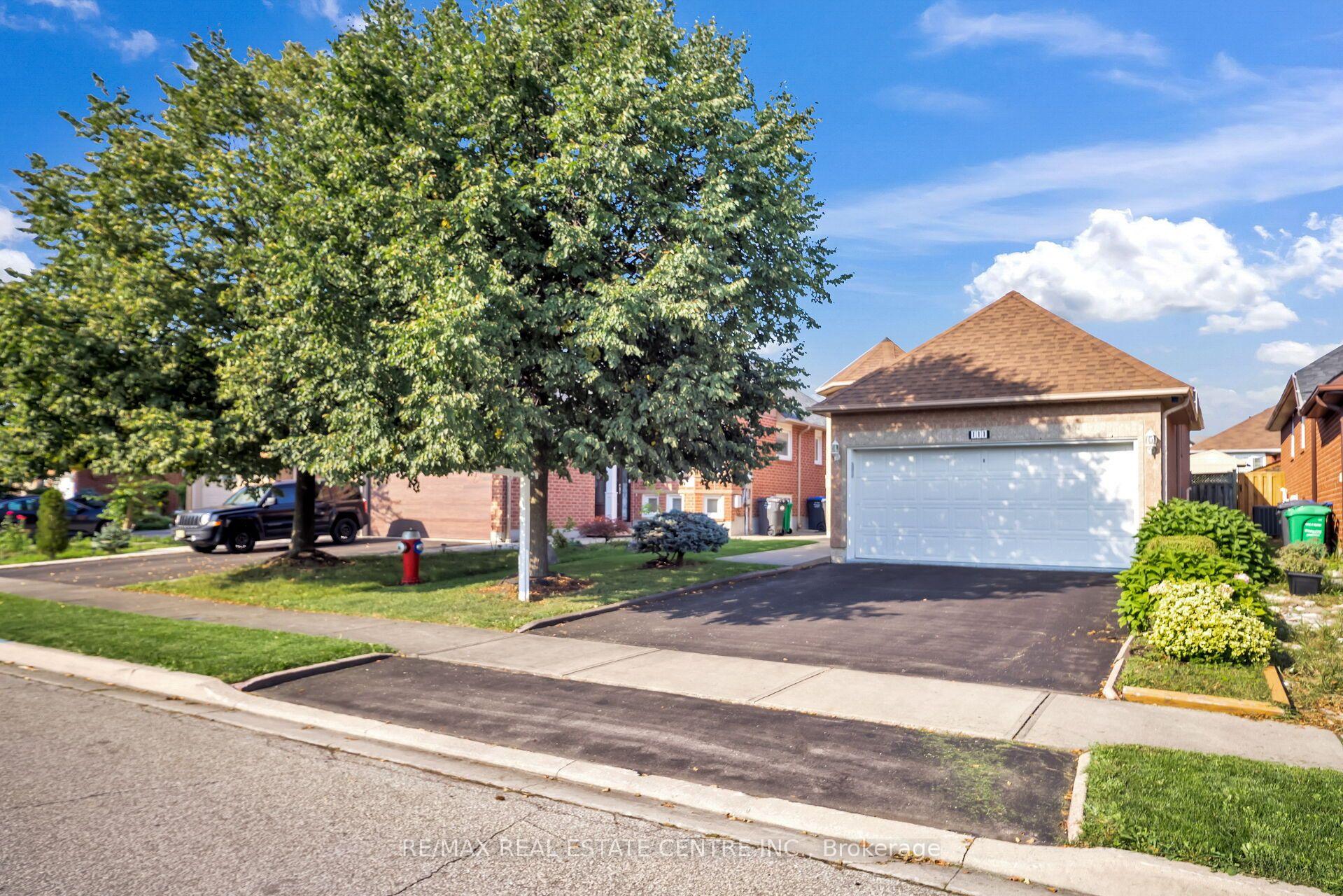 Photo 5 of 111 Springview Drive, Brampton, Brampton West — HOMEH