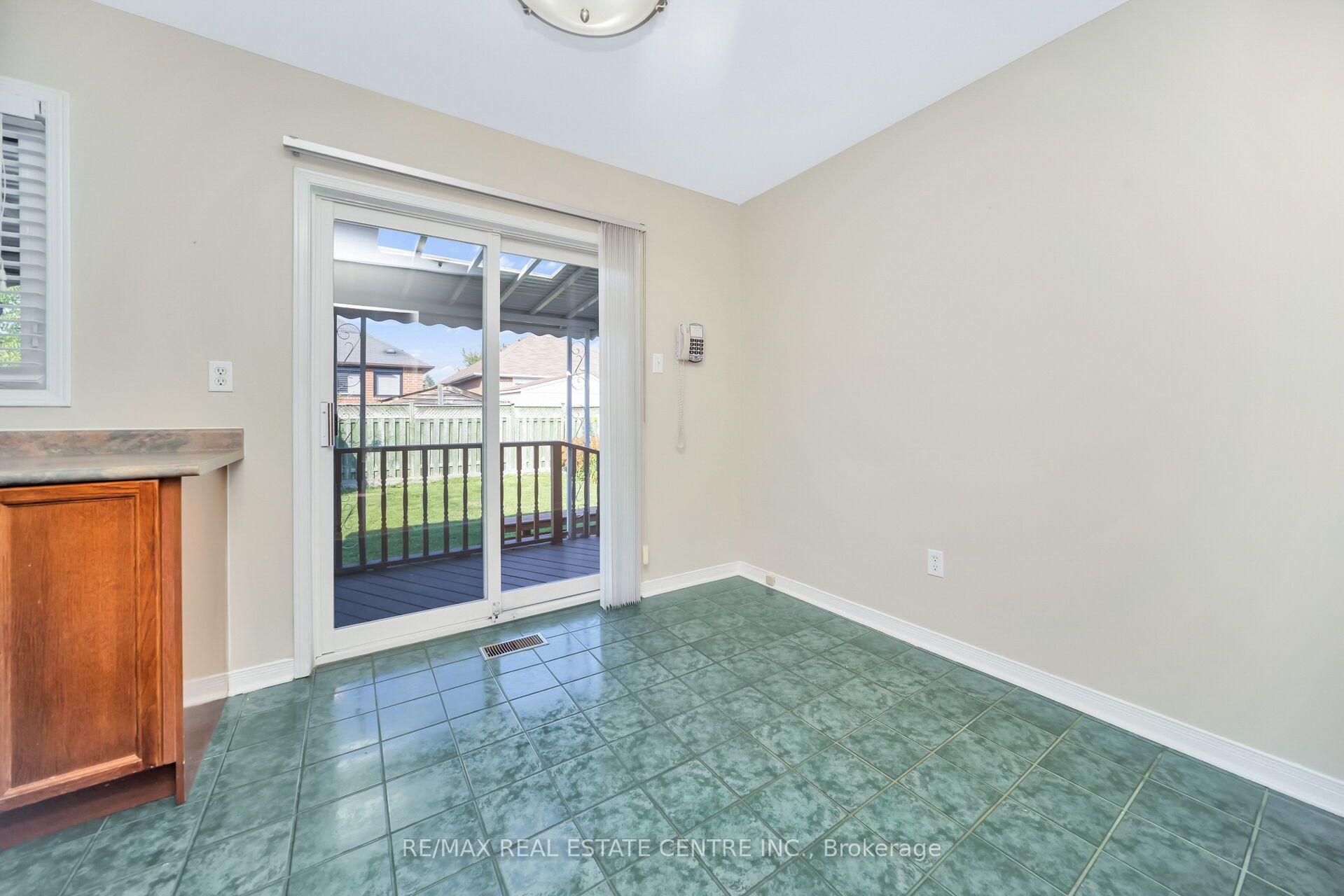 Photo 14 of 111 Springview Drive, Brampton, Brampton West — HOMEH