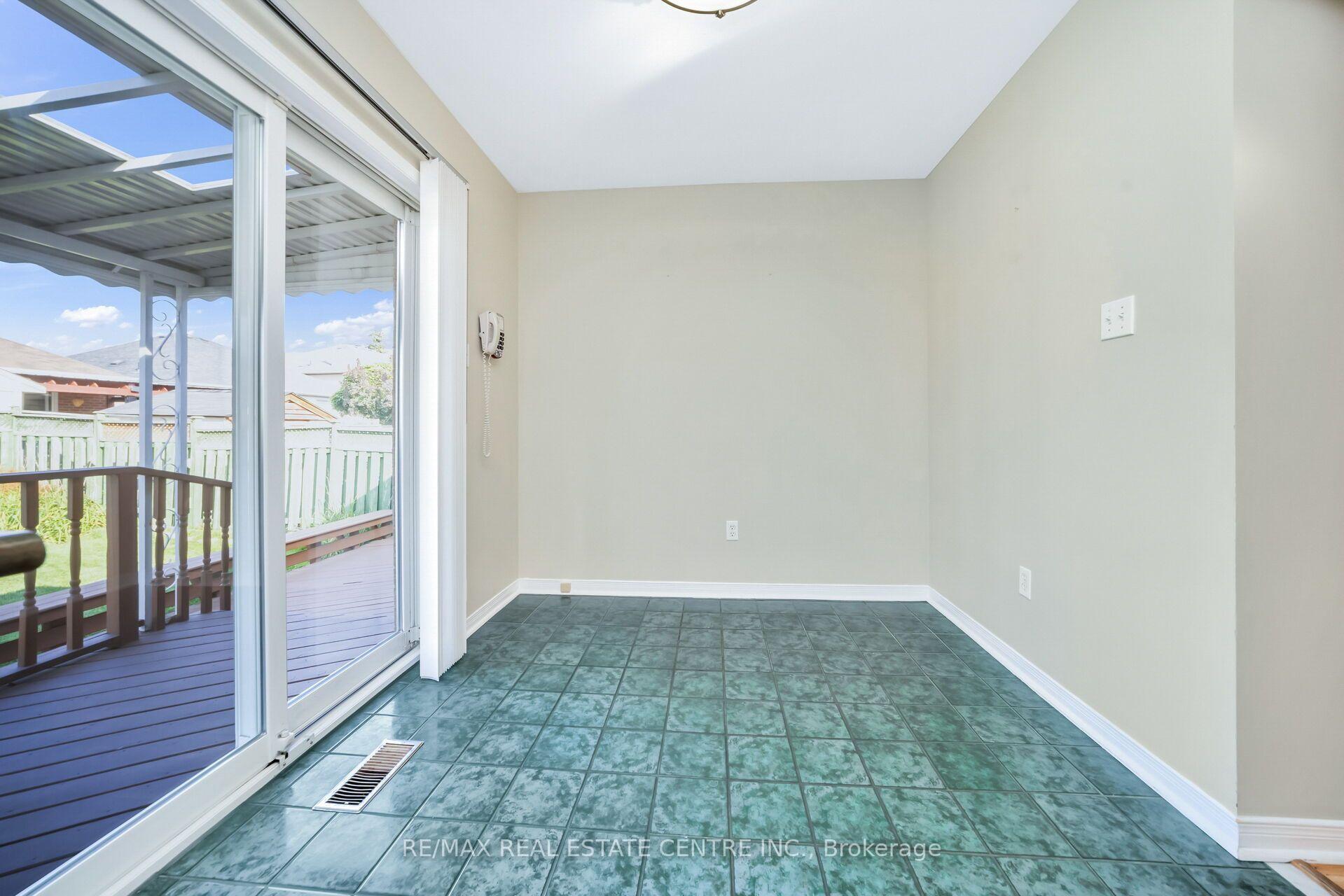 Photo 15 of 111 Springview Drive, Brampton, Brampton West — HOMEH