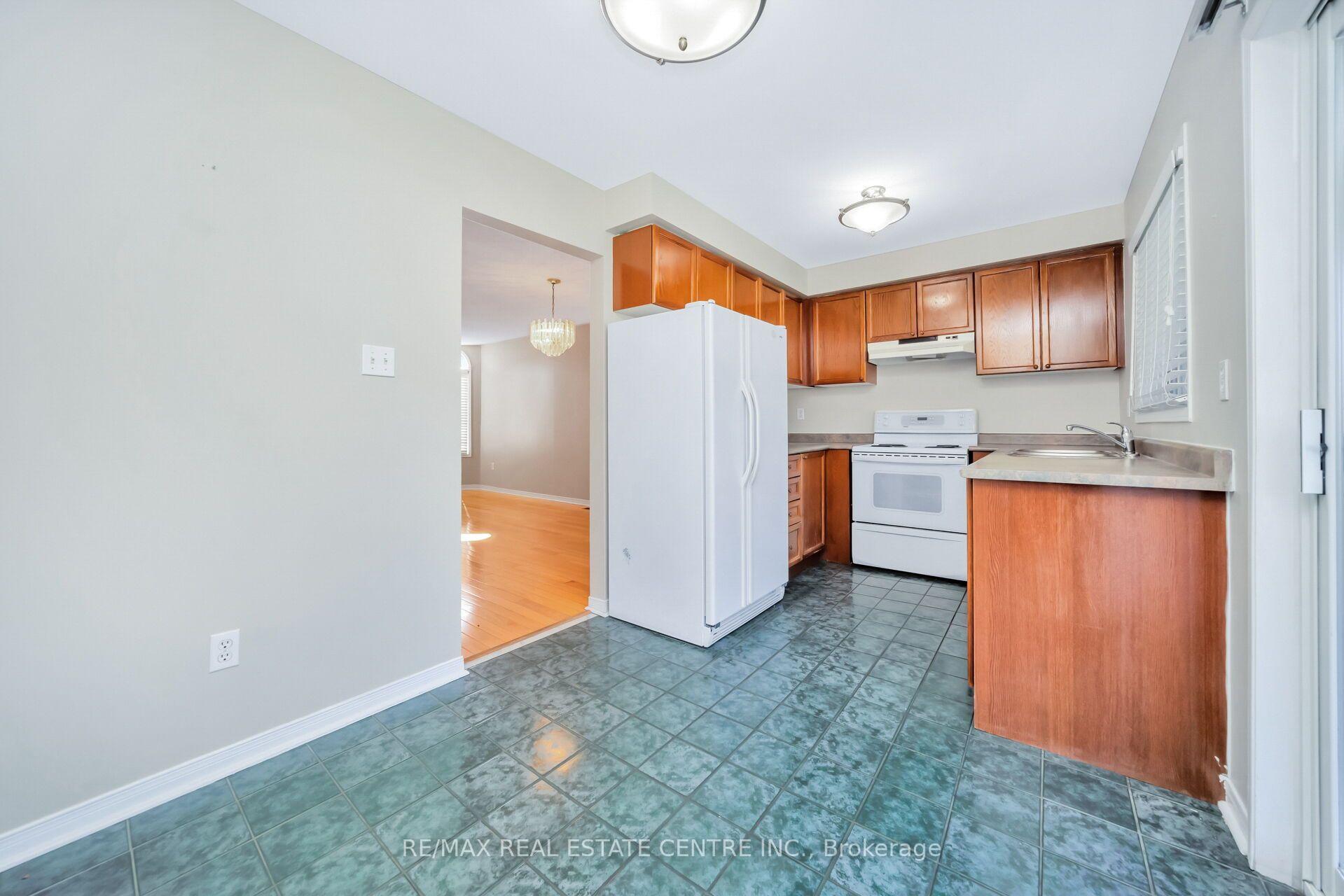 Photo 16 of 111 Springview Drive, Brampton, Brampton West — HOMEH