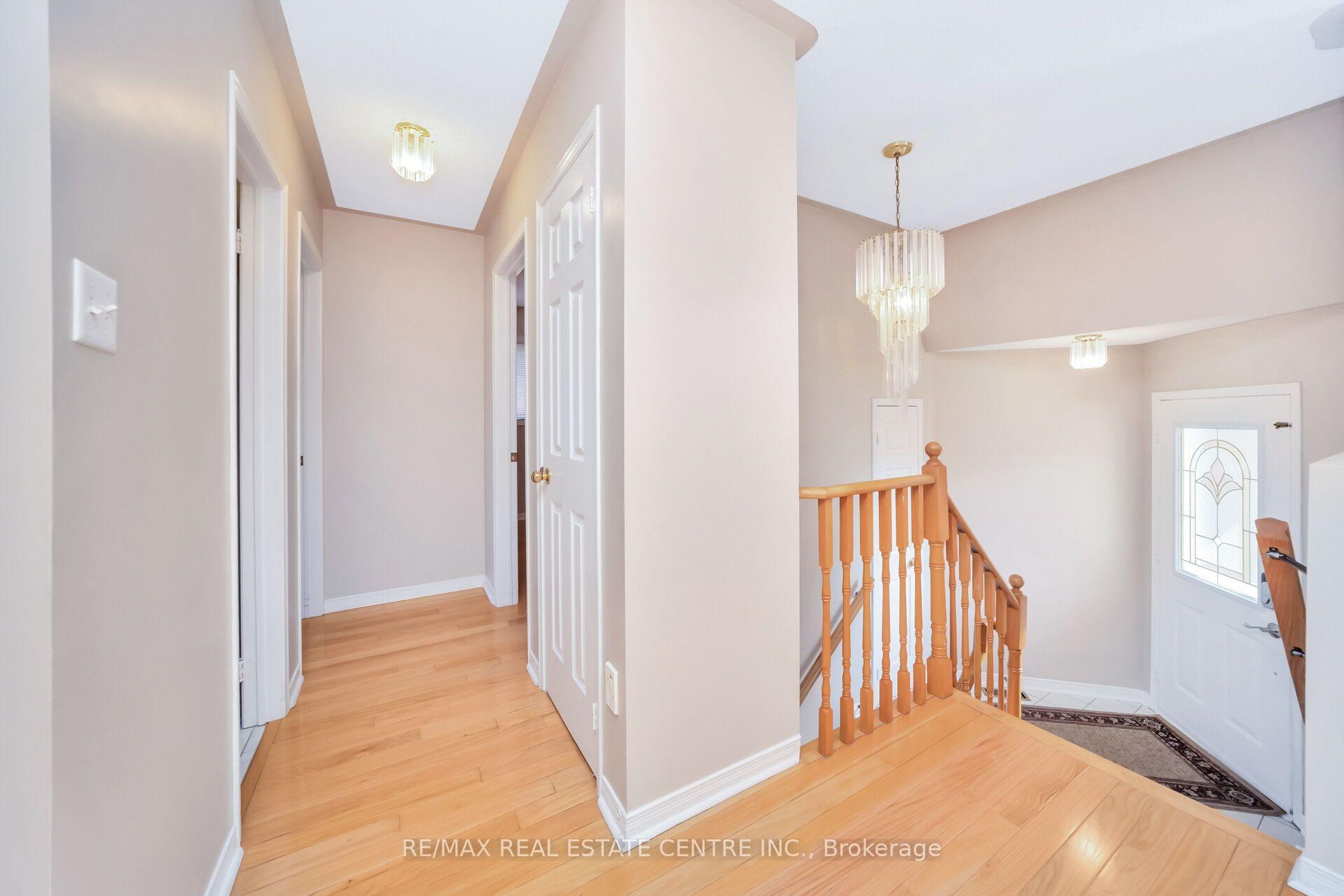 Photo 19 of 111 Springview Drive, Brampton, Brampton West — HOMEH