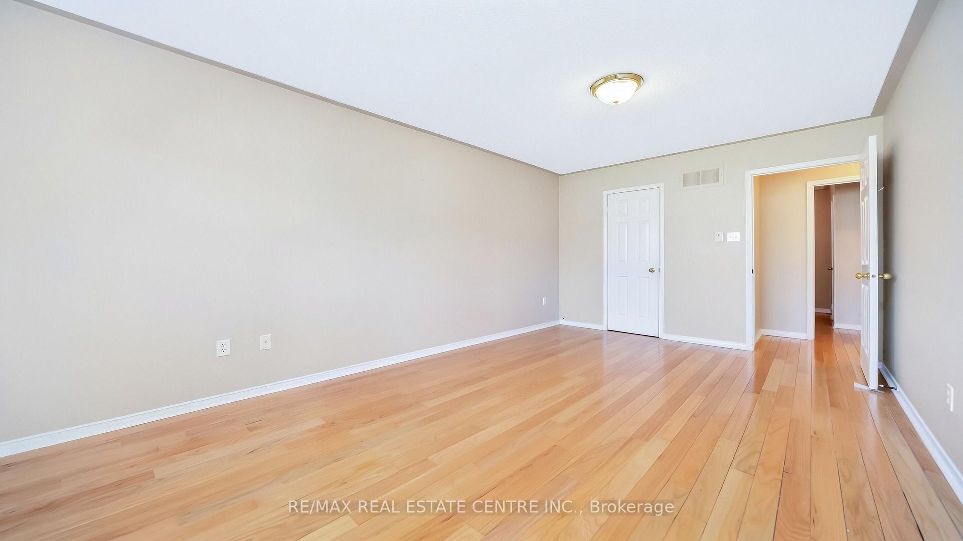 Photo 21 of 111 Springview Drive, Brampton, Brampton West — HOMEH