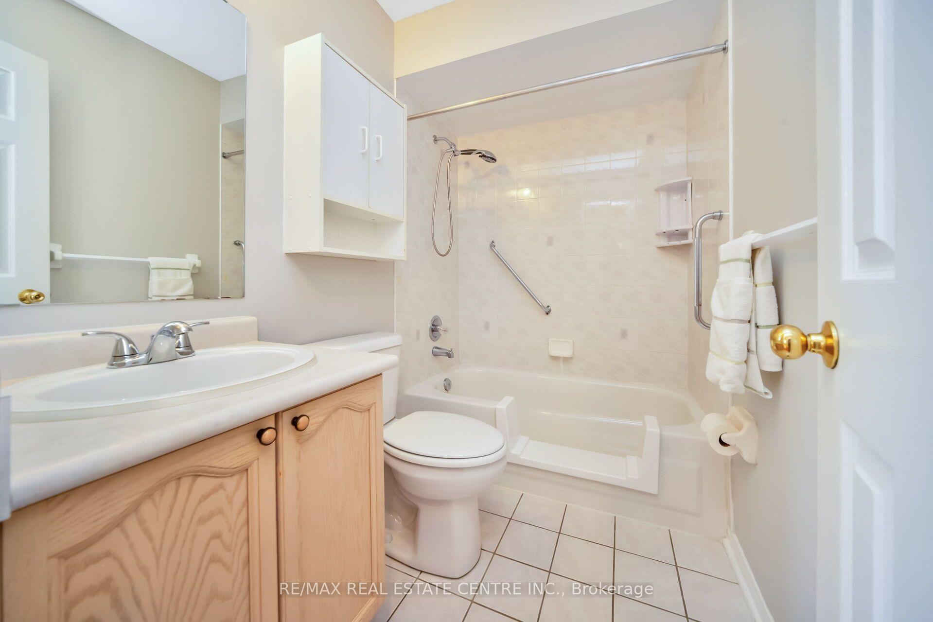 Photo 24 of 111 Springview Drive, Brampton, Brampton West — HOMEH