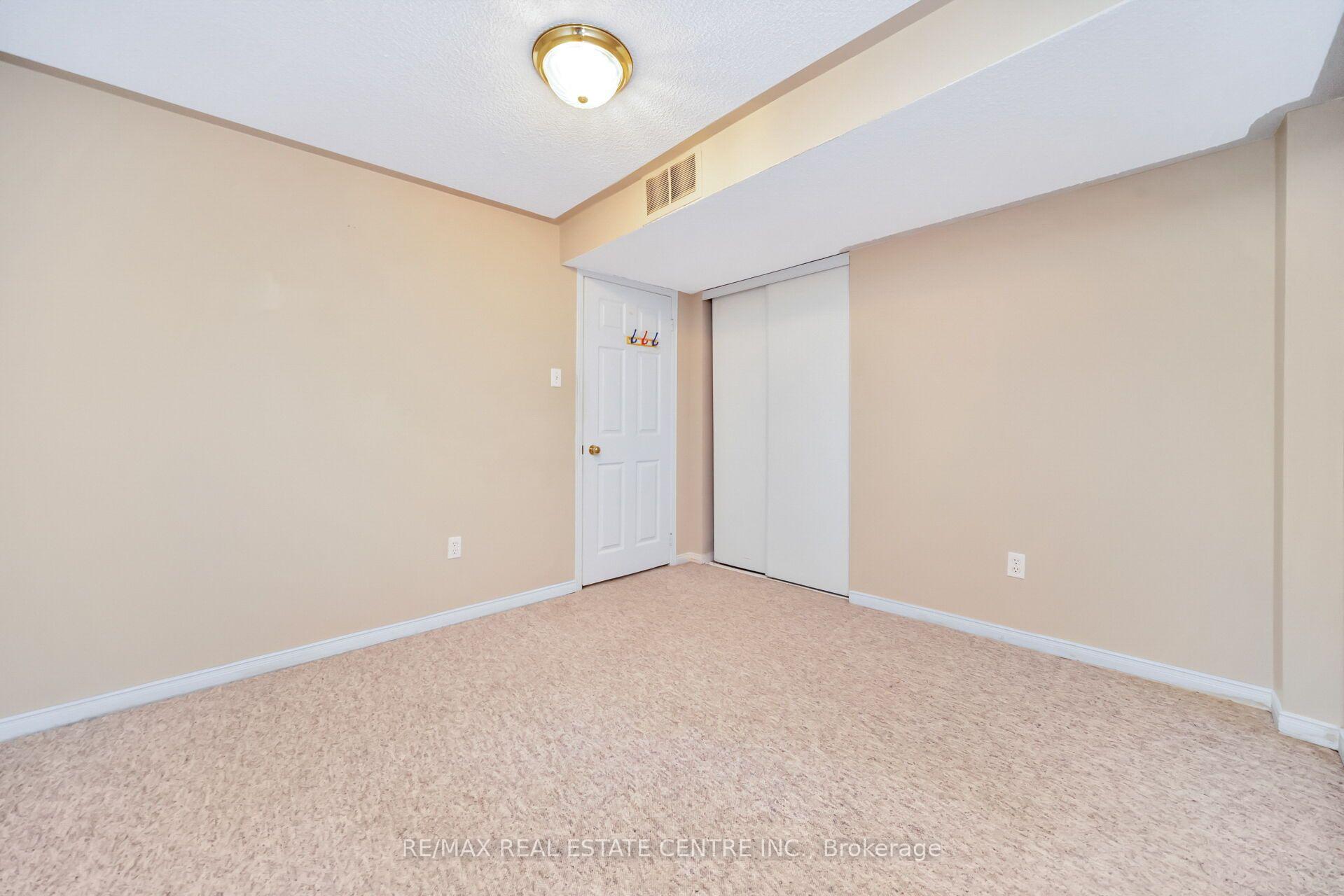 Photo 32 of 111 Springview Drive, Brampton, Brampton West — HOMEH