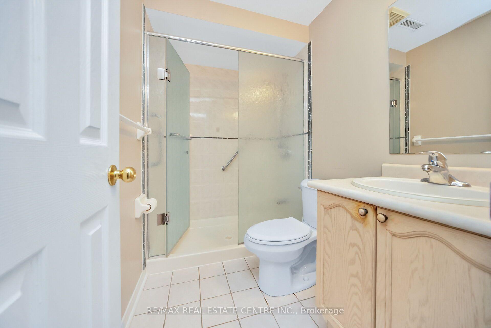 Photo 33 of 111 Springview Drive, Brampton, Brampton West — HOMEH