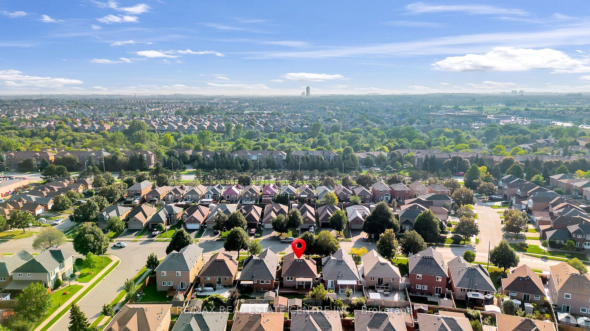 Photo 43 of 111 Springview Drive, Brampton, Brampton West — HOMEH