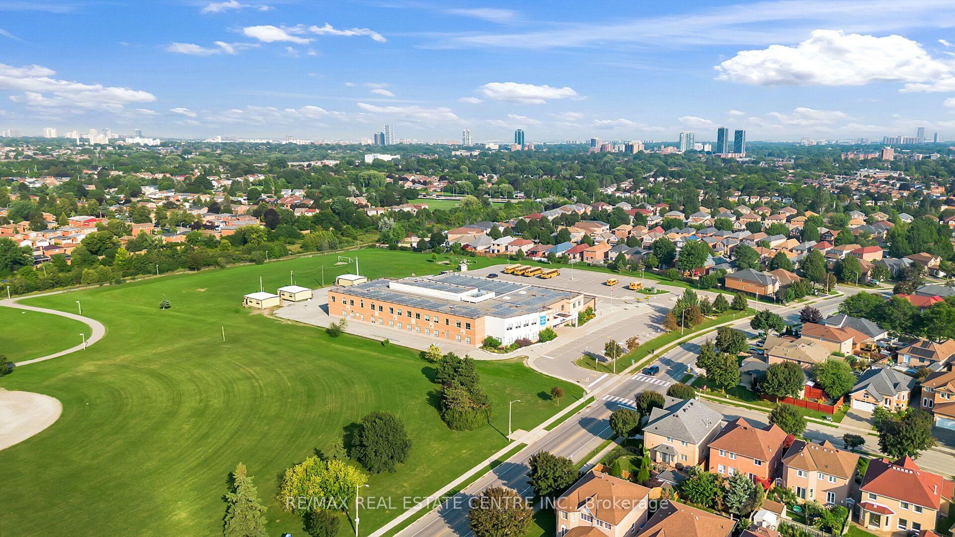 Photo 46 of 111 Springview Drive, Brampton, Brampton West — HOMEH