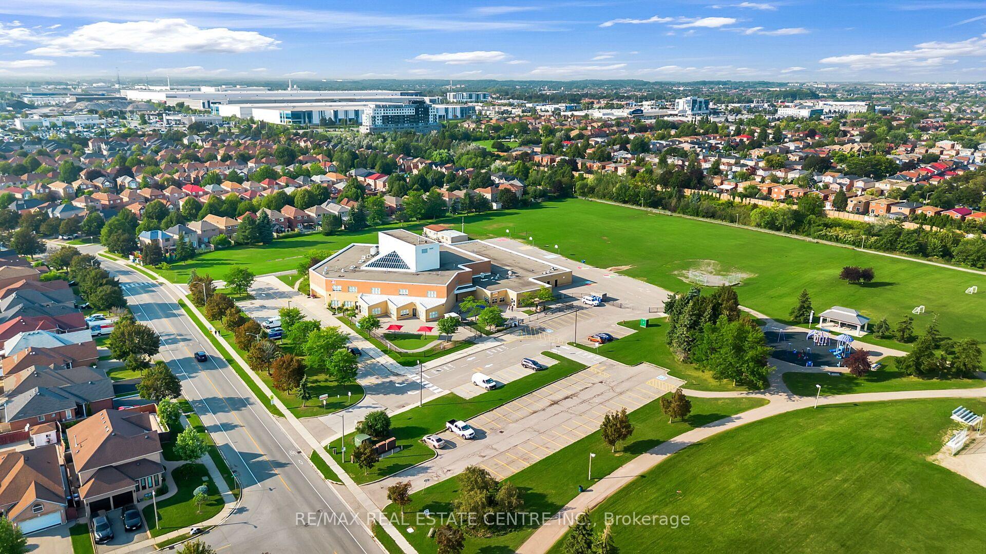 Photo 48 of 111 Springview Drive, Brampton, Brampton West — HOMEH