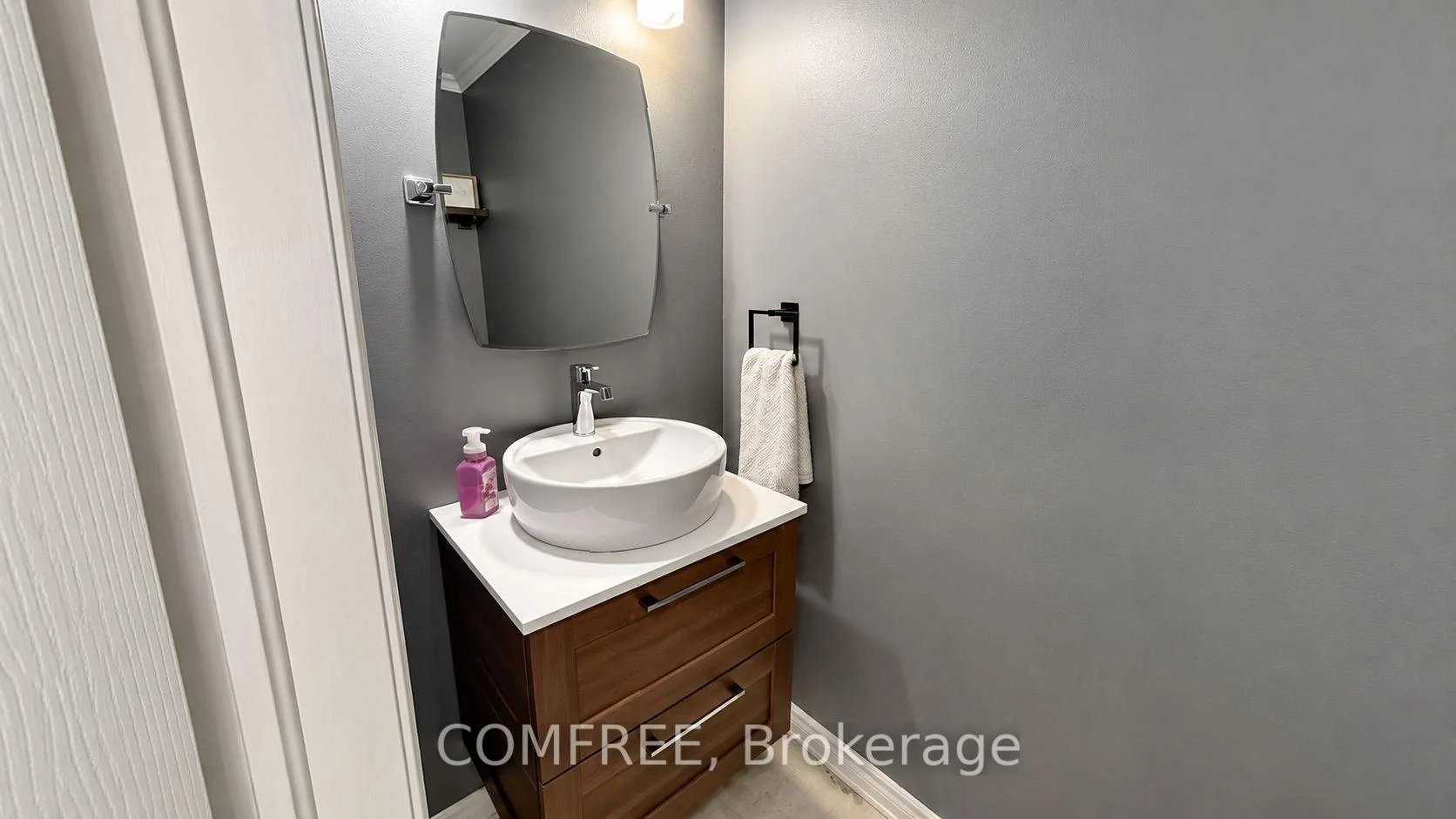 Photo 26 of 241 Acton Boulevard, Halton Hills, Acton — HOMEH